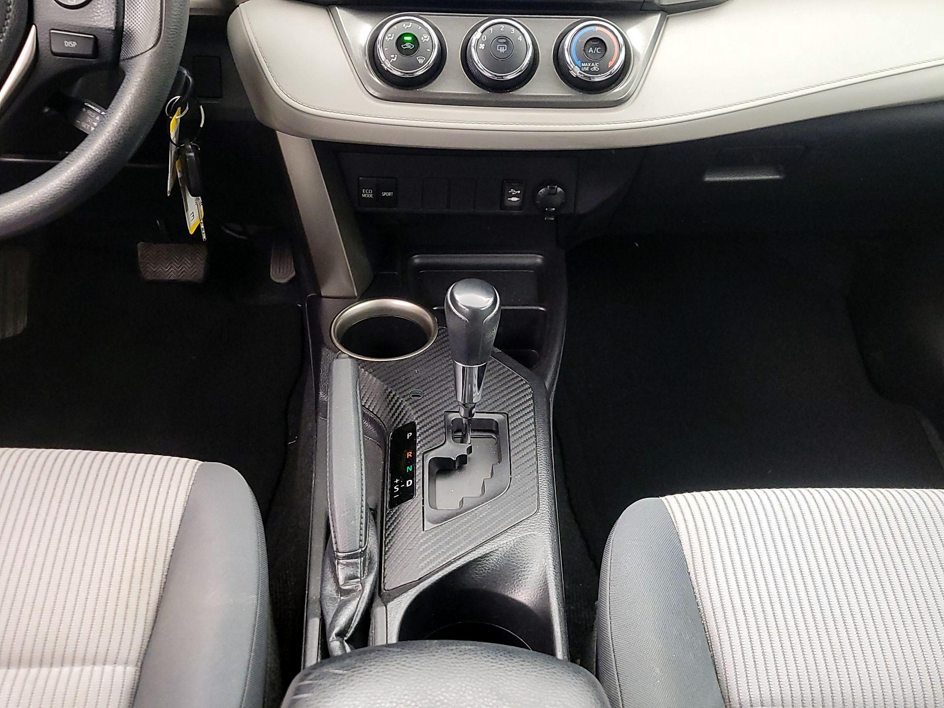 Thumbnail: 2015 Toyota RAV4 - 17