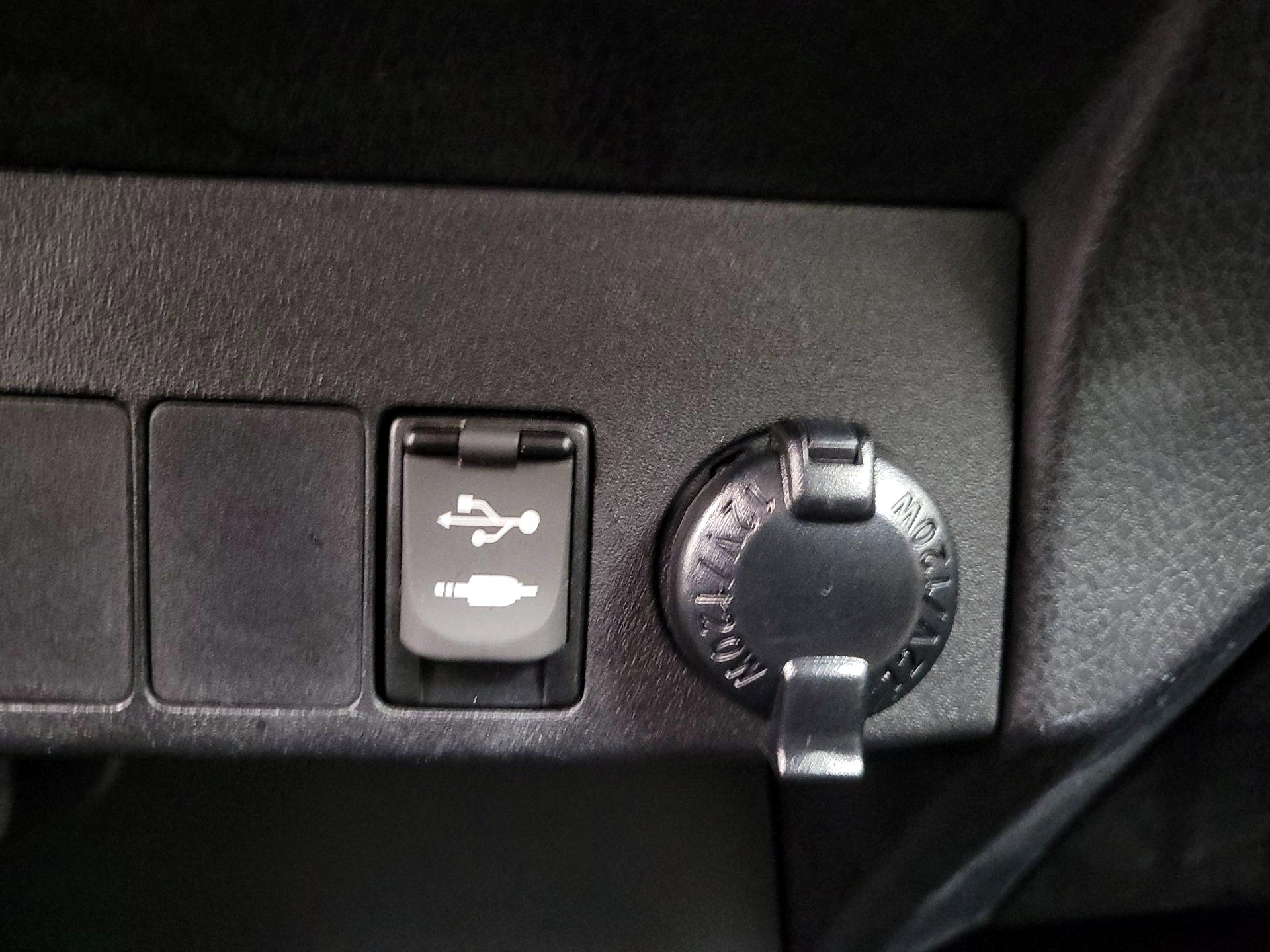 Thumbnail: 2015 Toyota RAV4 - 18