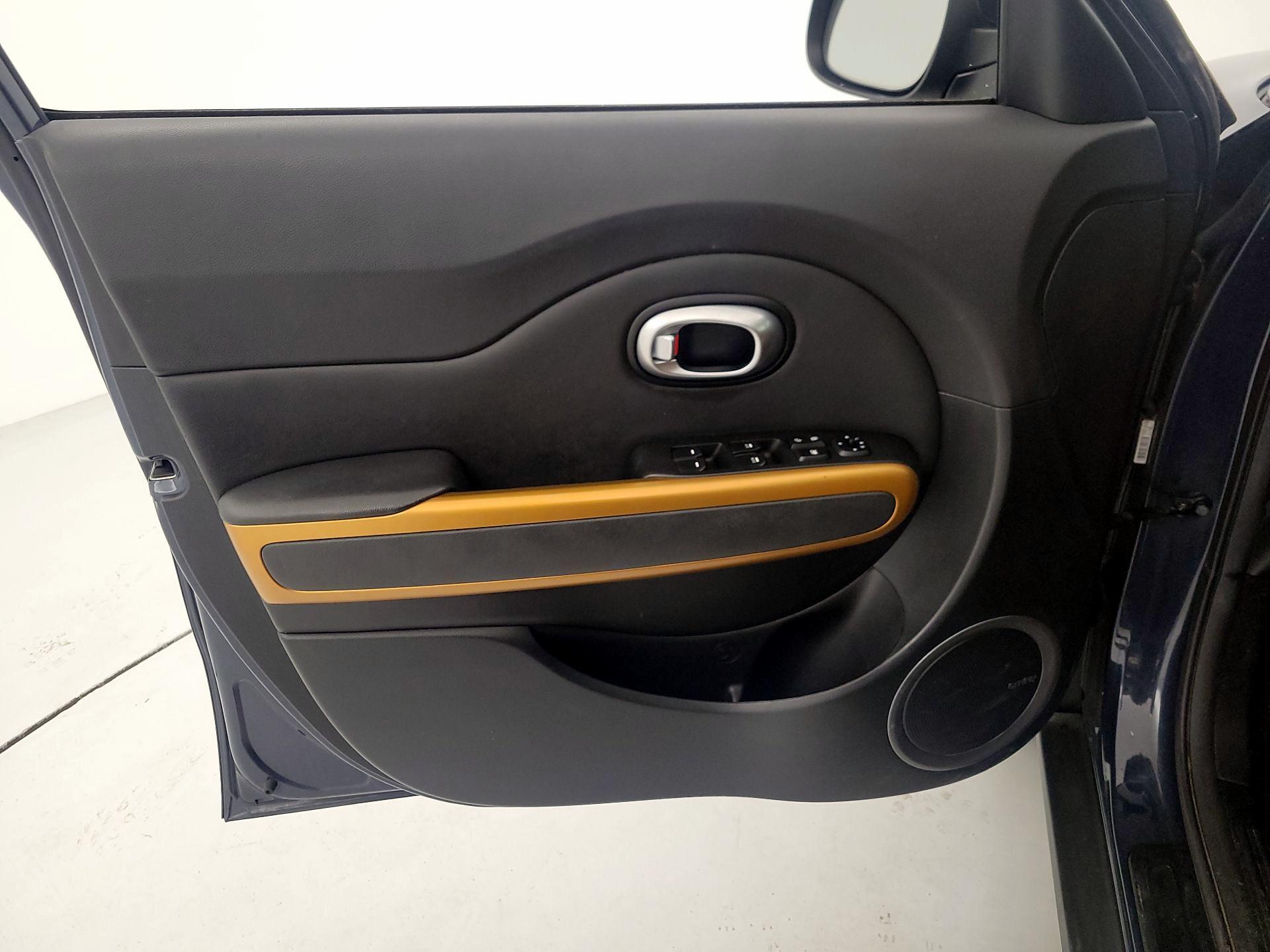 Thumbnail: 2016 Kia Soul - 12