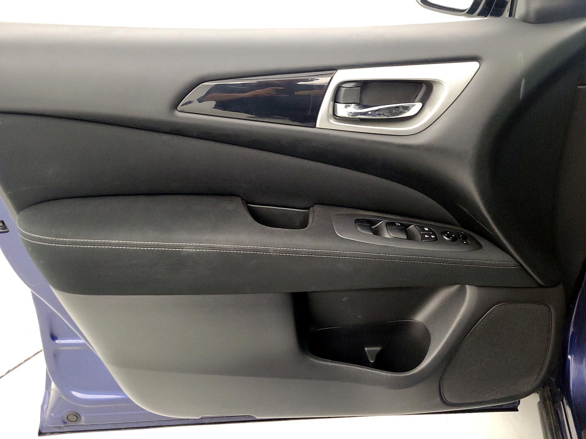 Thumbnail: 2017 Nissan Pathfinder - 12