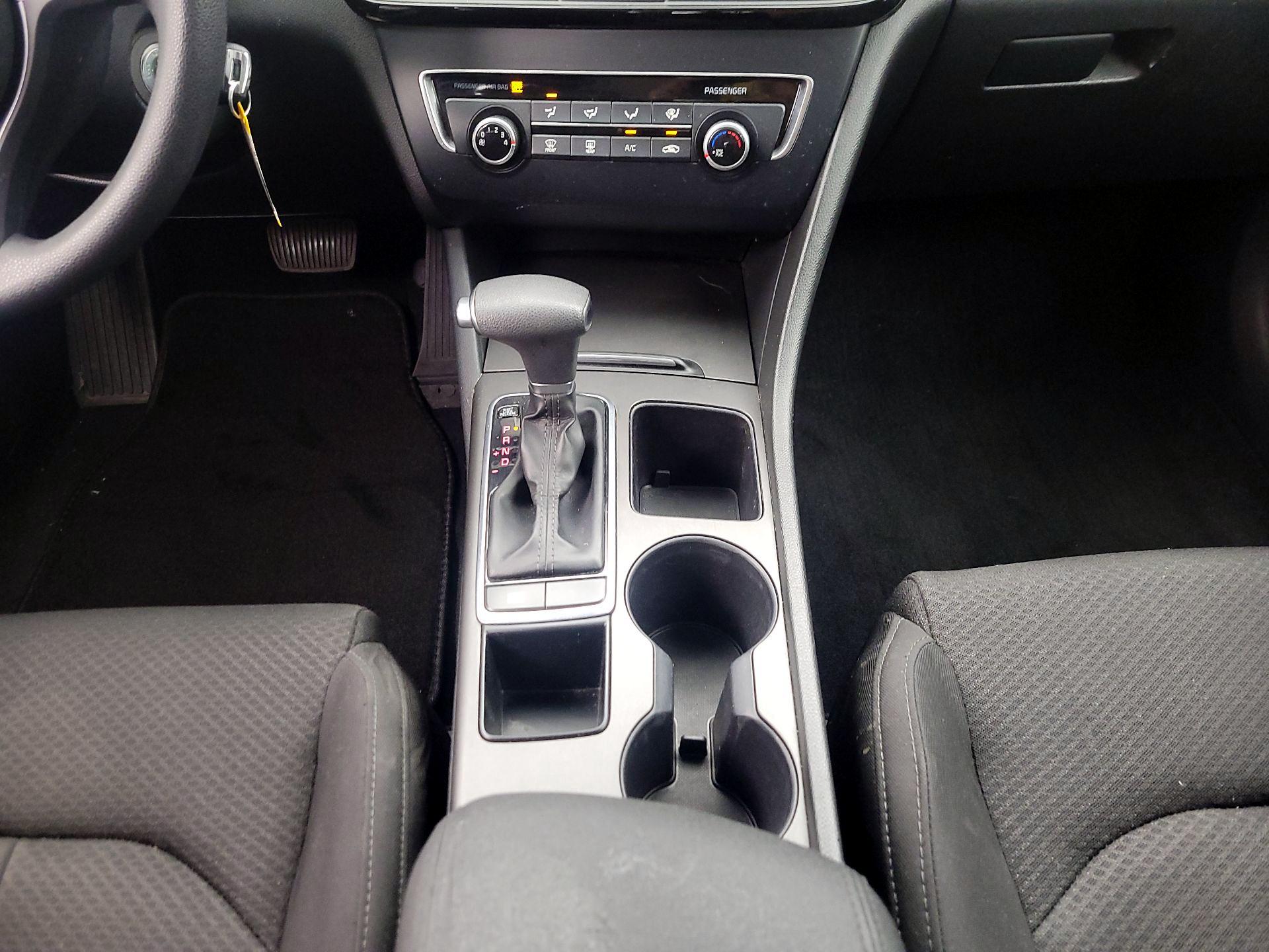 Thumbnail: 2016 Kia Optima - 17