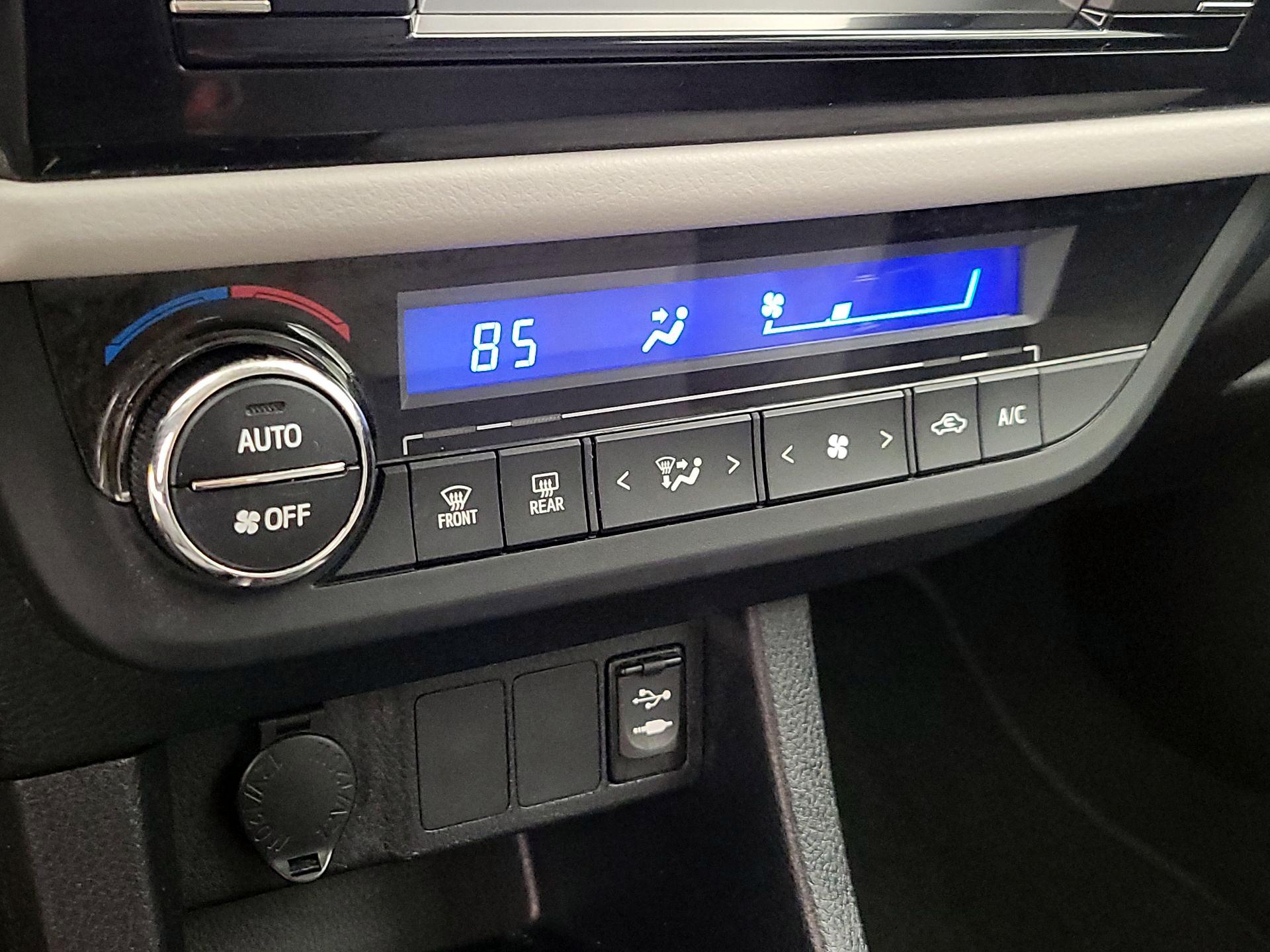 Thumbnail: 2014 Toyota Corolla - 16