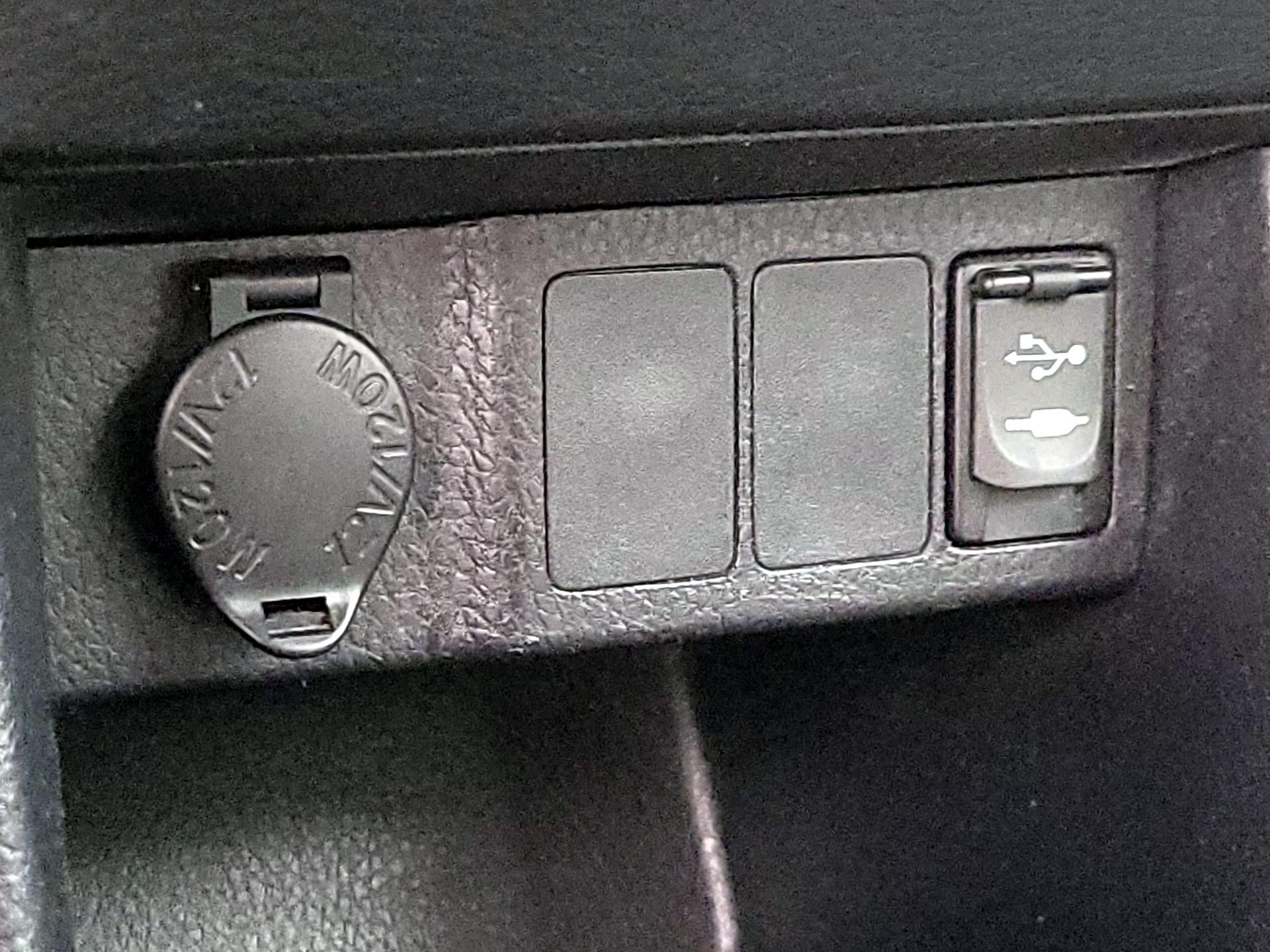 Thumbnail: 2014 Toyota Corolla - 18