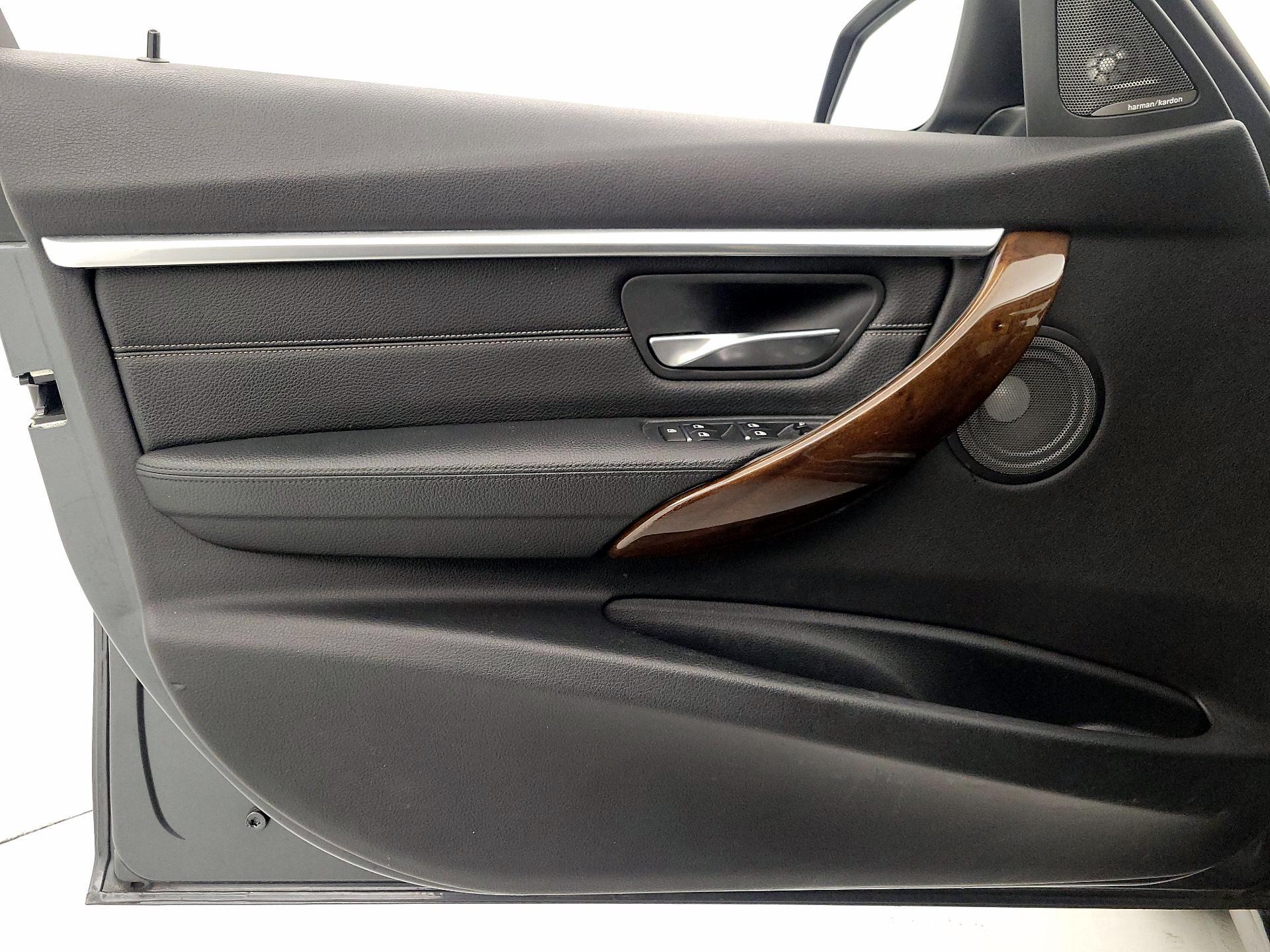 Thumbnail: 2017 BMW 3 Series - 12