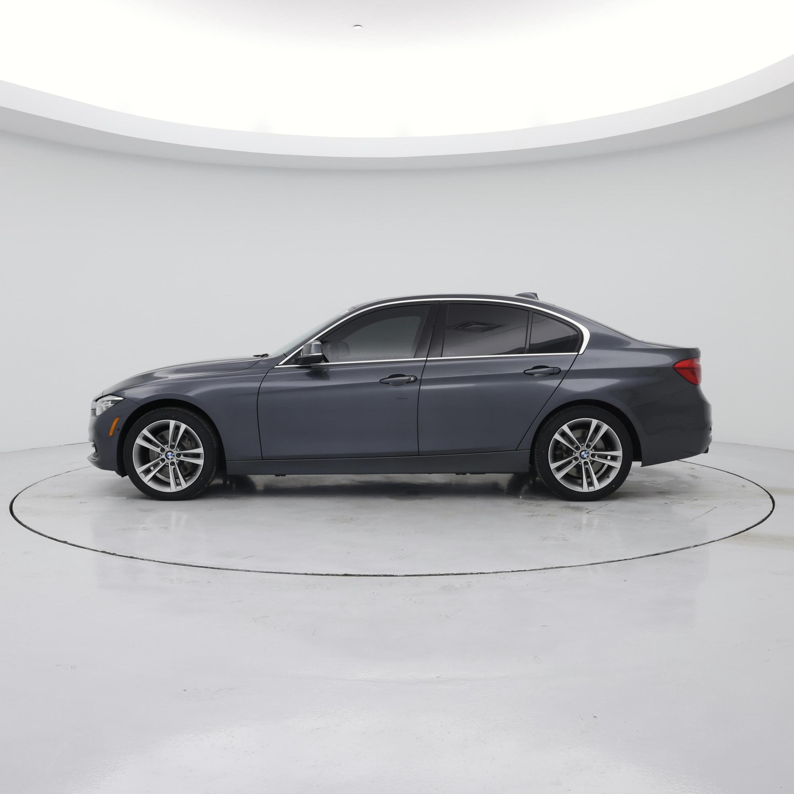 Thumbnail: 2017 BMW 3 Series - 3