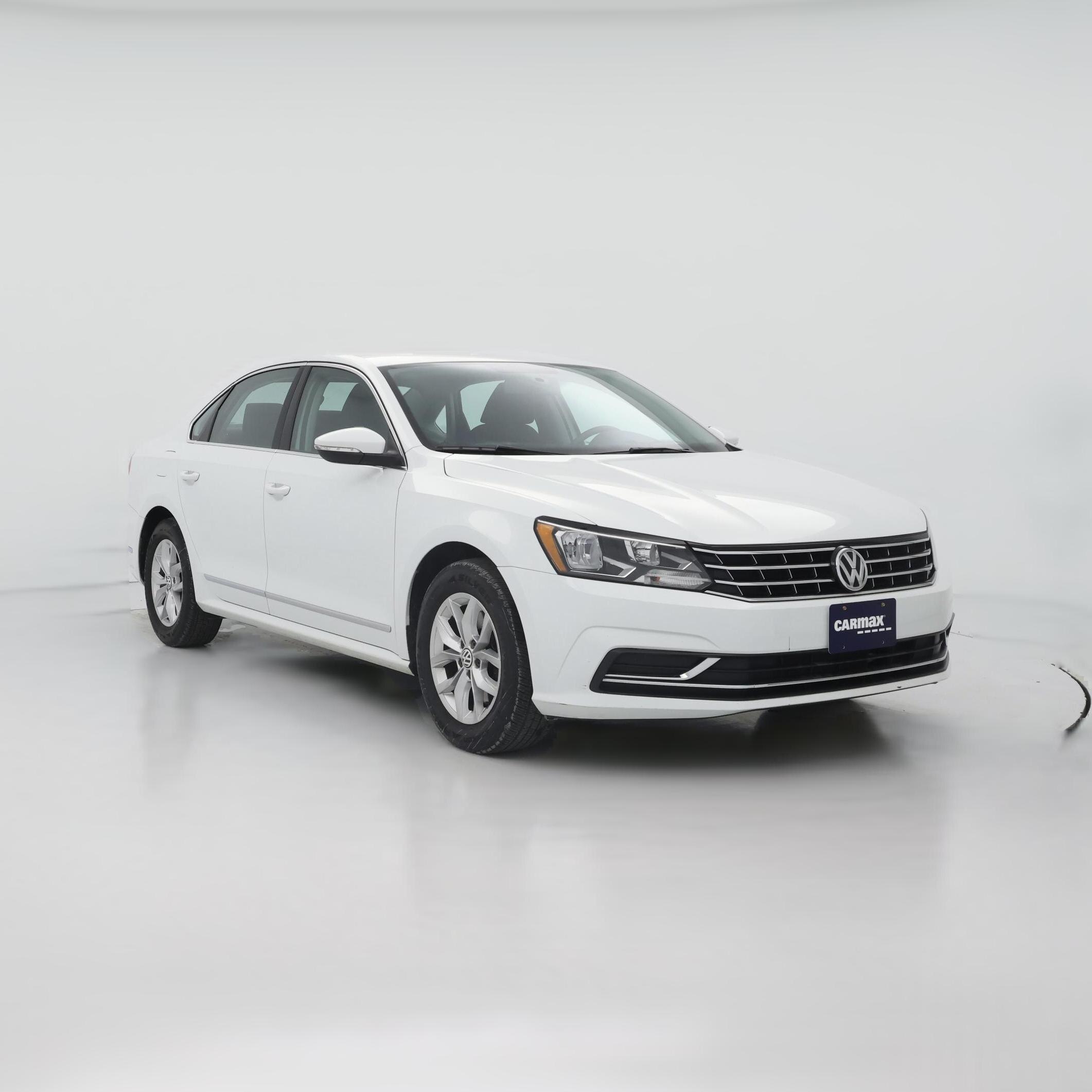 Thumbnail: 2016 Volkswagen Passat - 1