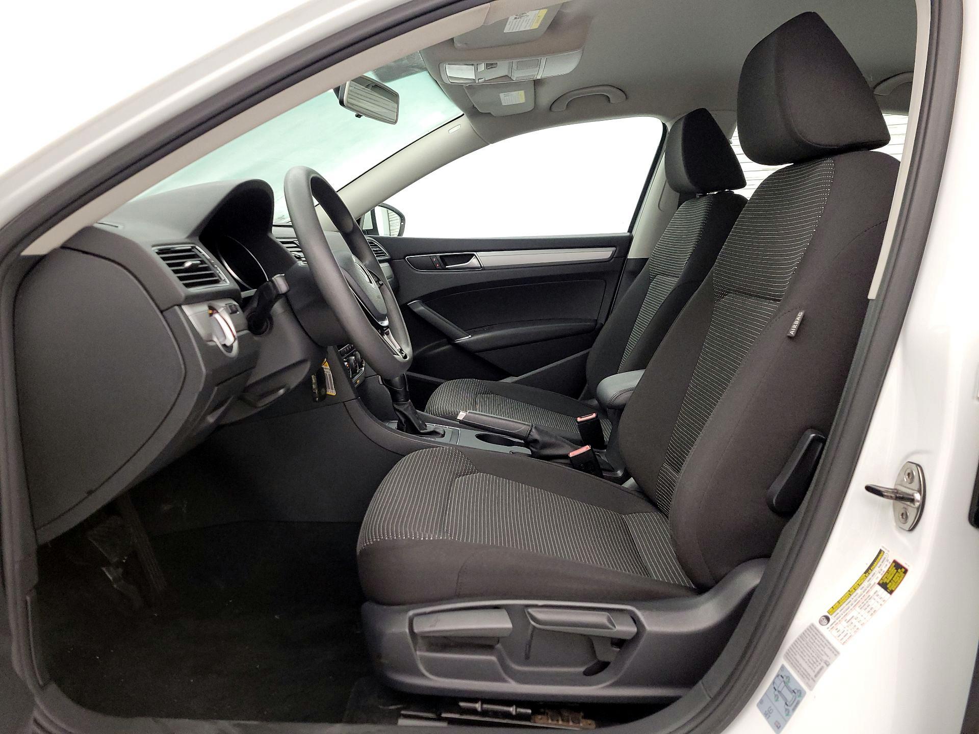 Thumbnail: 2016 Volkswagen Passat - 11