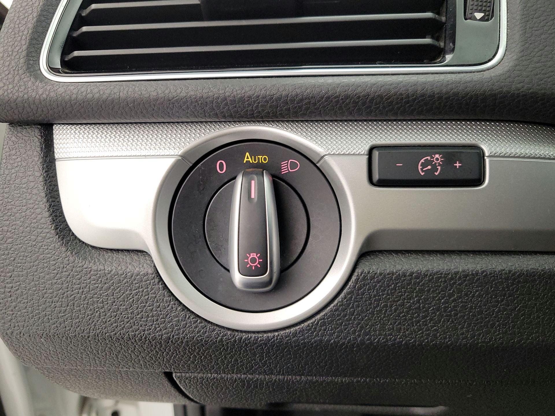 Thumbnail: 2016 Volkswagen Passat - 13