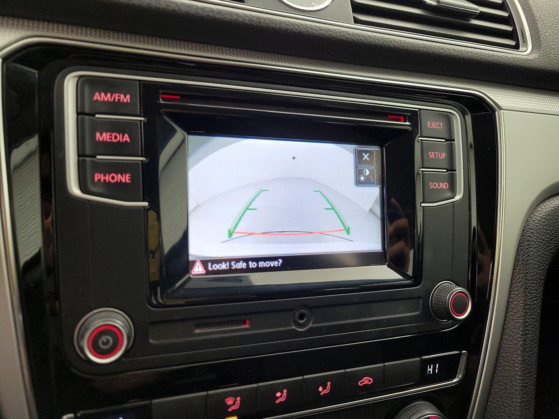 Thumbnail: 2016 Volkswagen Passat - 14