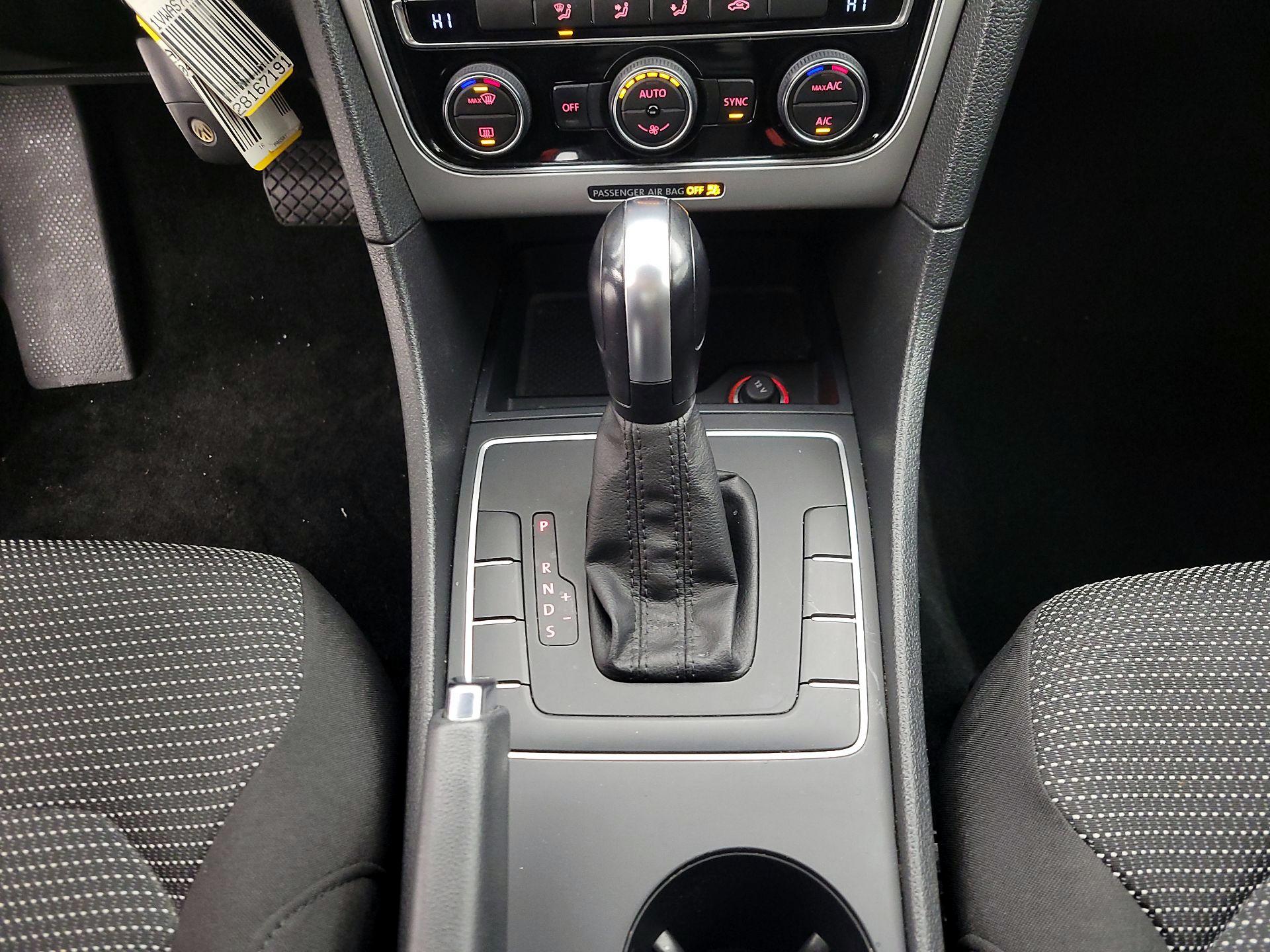 Thumbnail: 2016 Volkswagen Passat - 17