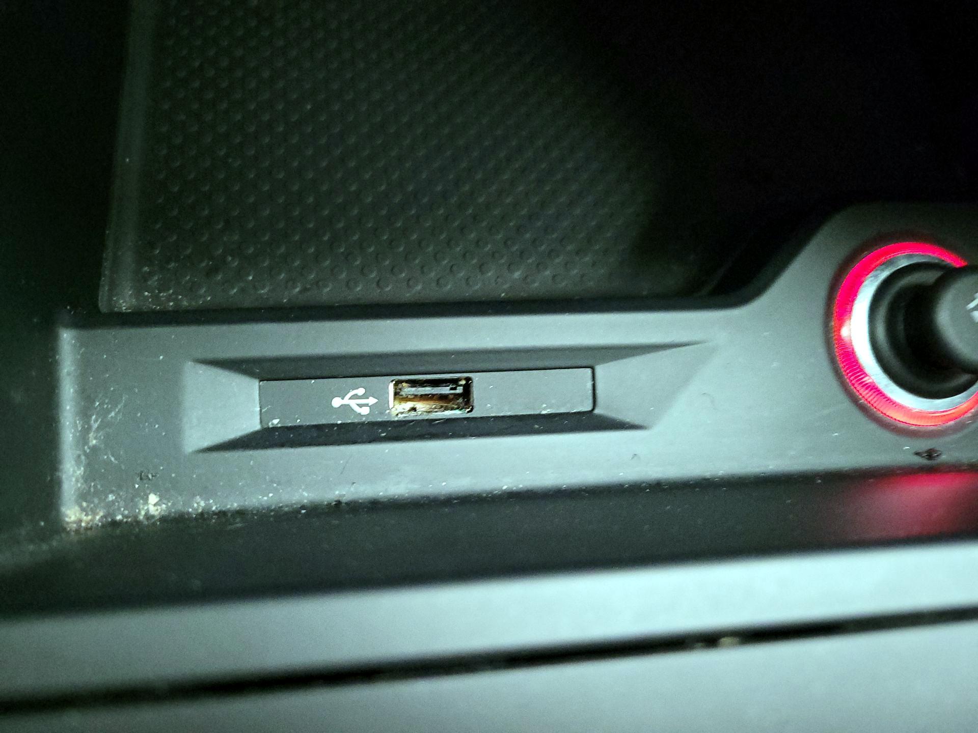 Thumbnail: 2016 Volkswagen Passat - 18