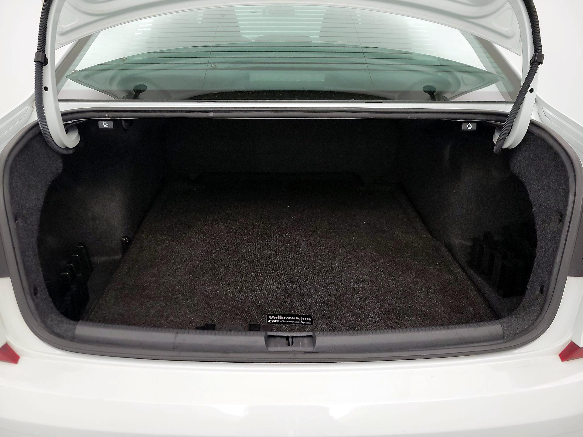 Thumbnail: 2016 Volkswagen Passat - 20