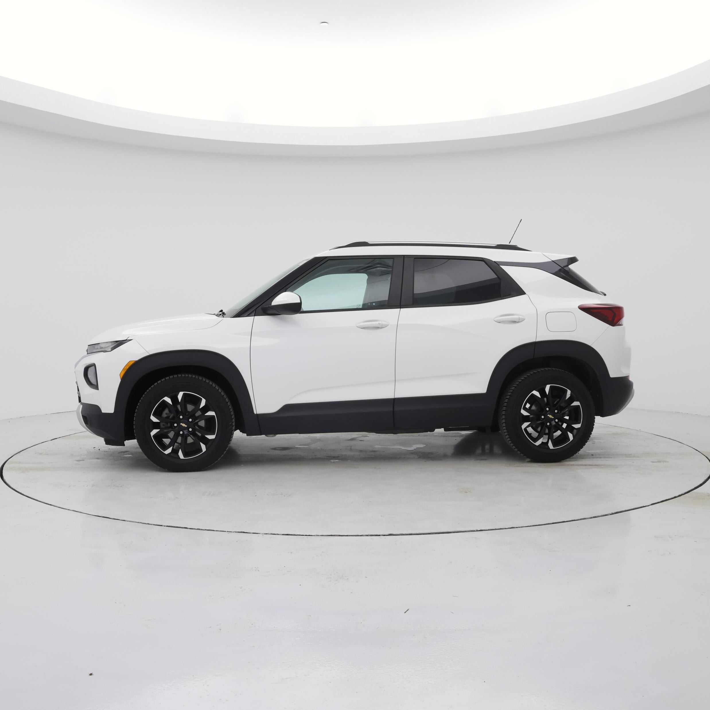 Thumbnail: 2021 Chevrolet TrailBlazer - 3