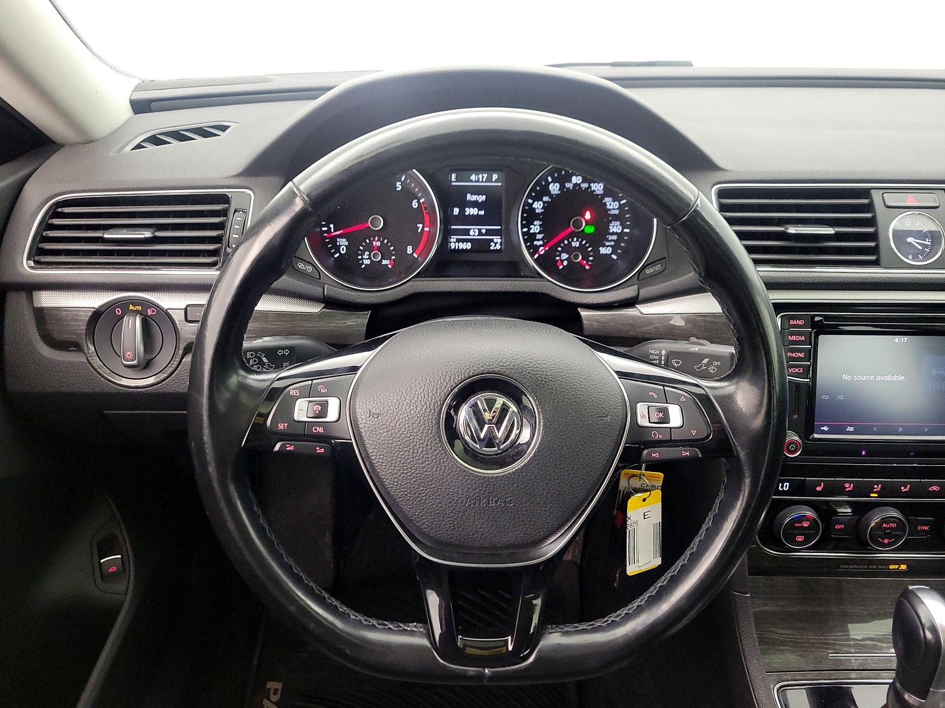 Thumbnail: 2016 Volkswagen Passat - 10