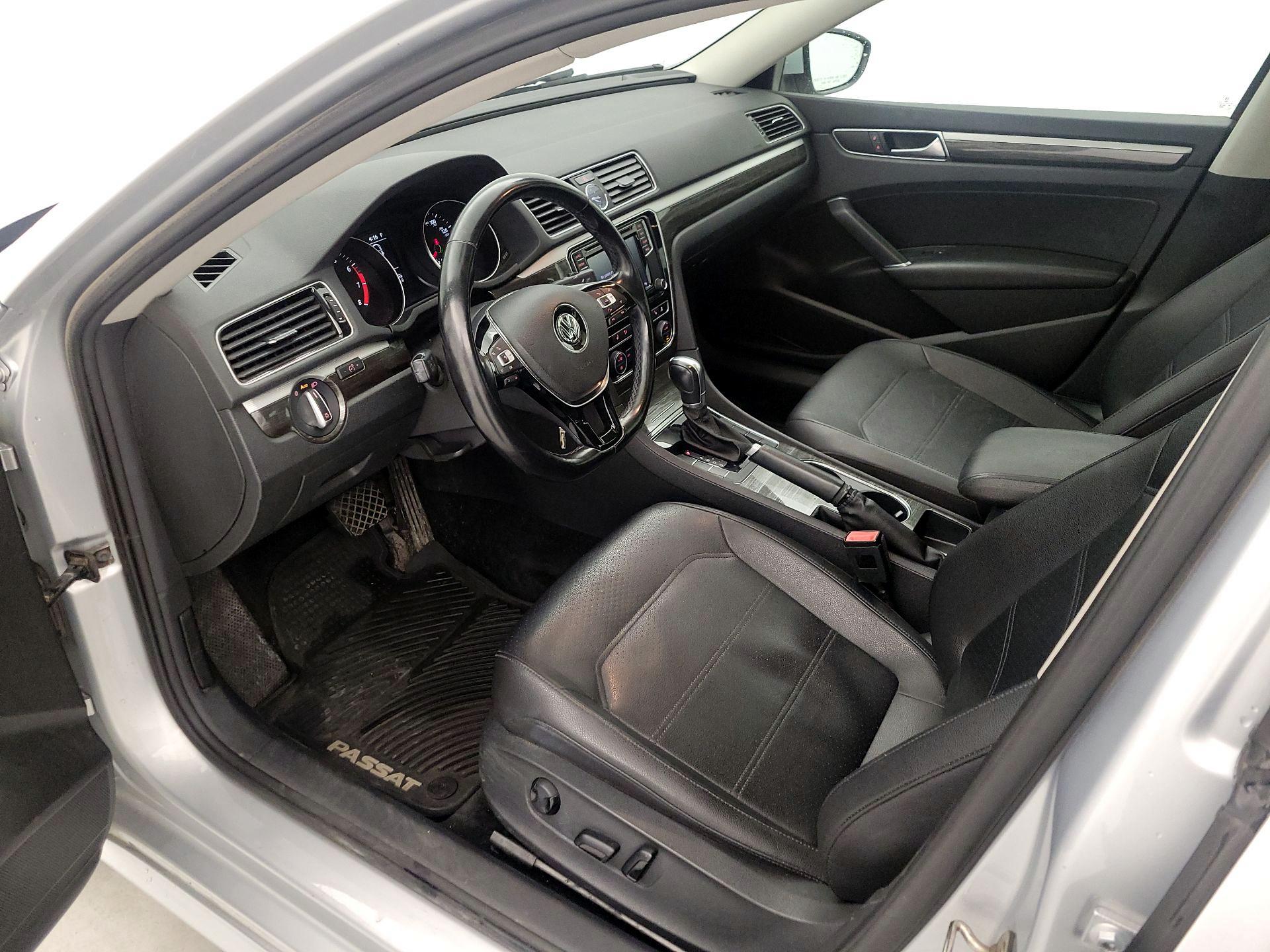 Thumbnail: 2016 Volkswagen Passat - 11