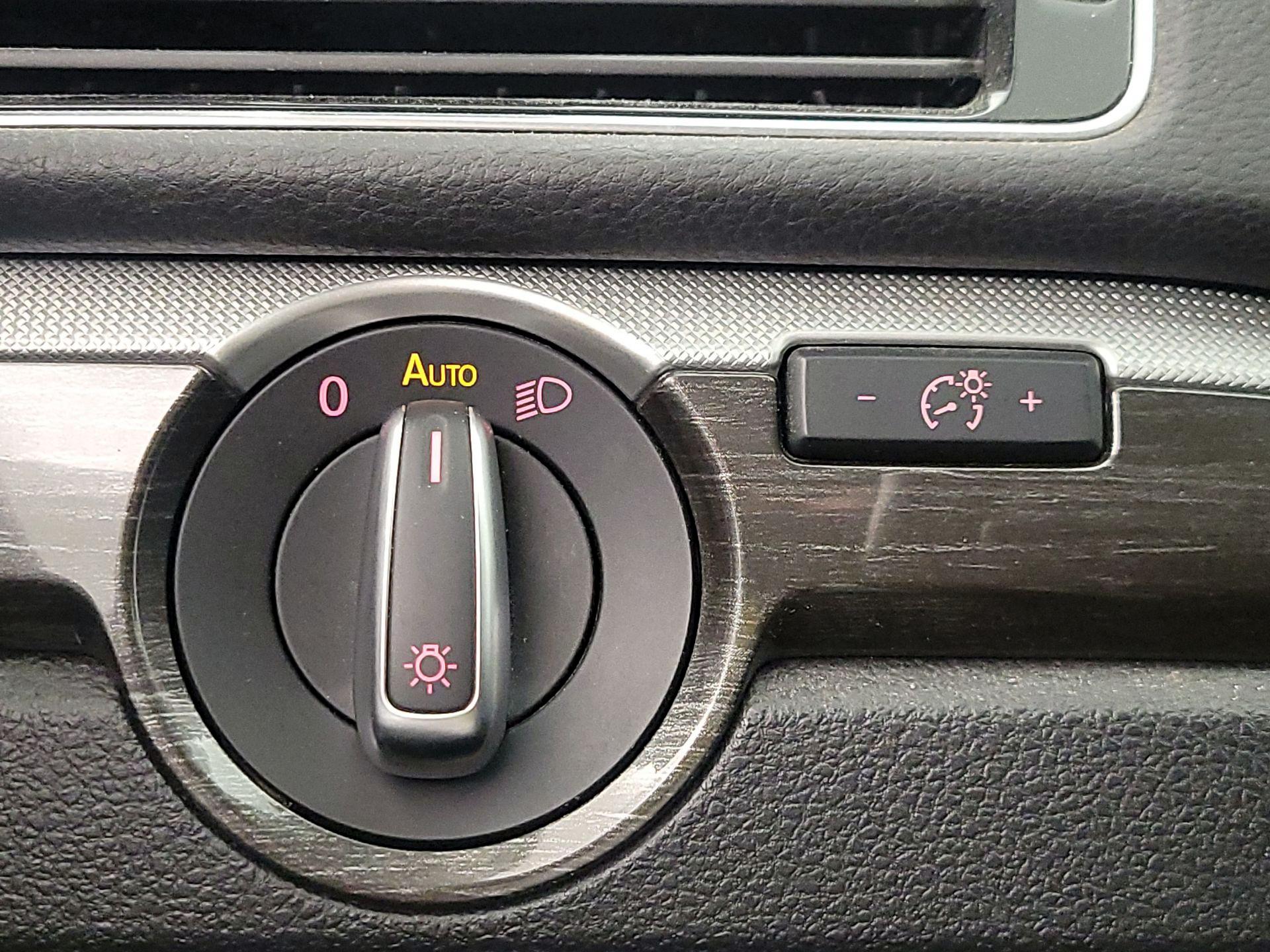 Thumbnail: 2016 Volkswagen Passat - 13