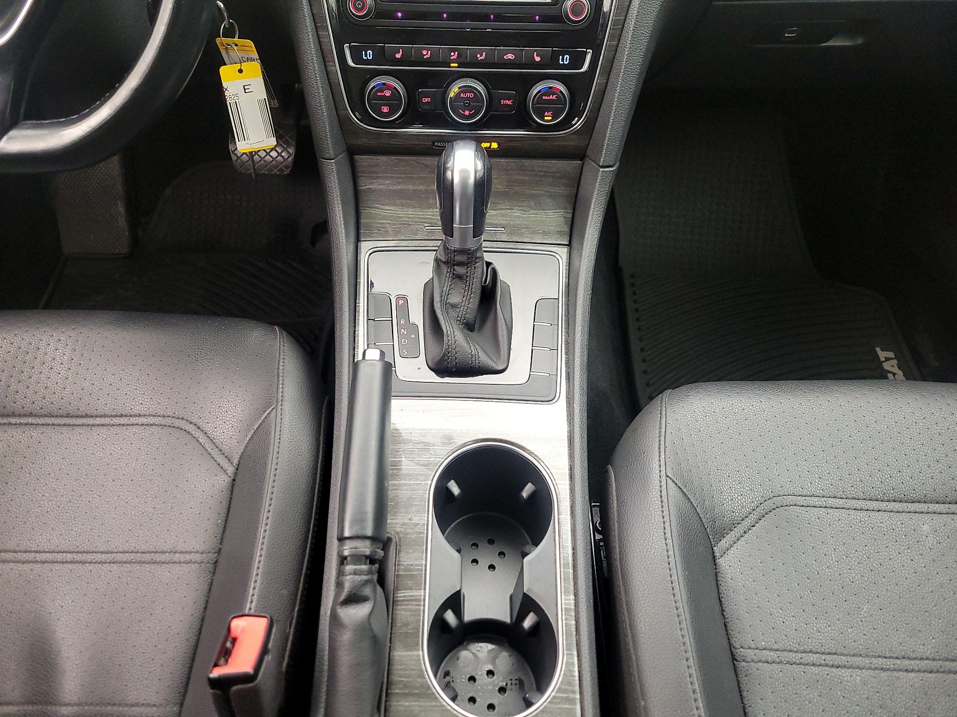 Thumbnail: 2016 Volkswagen Passat - 17