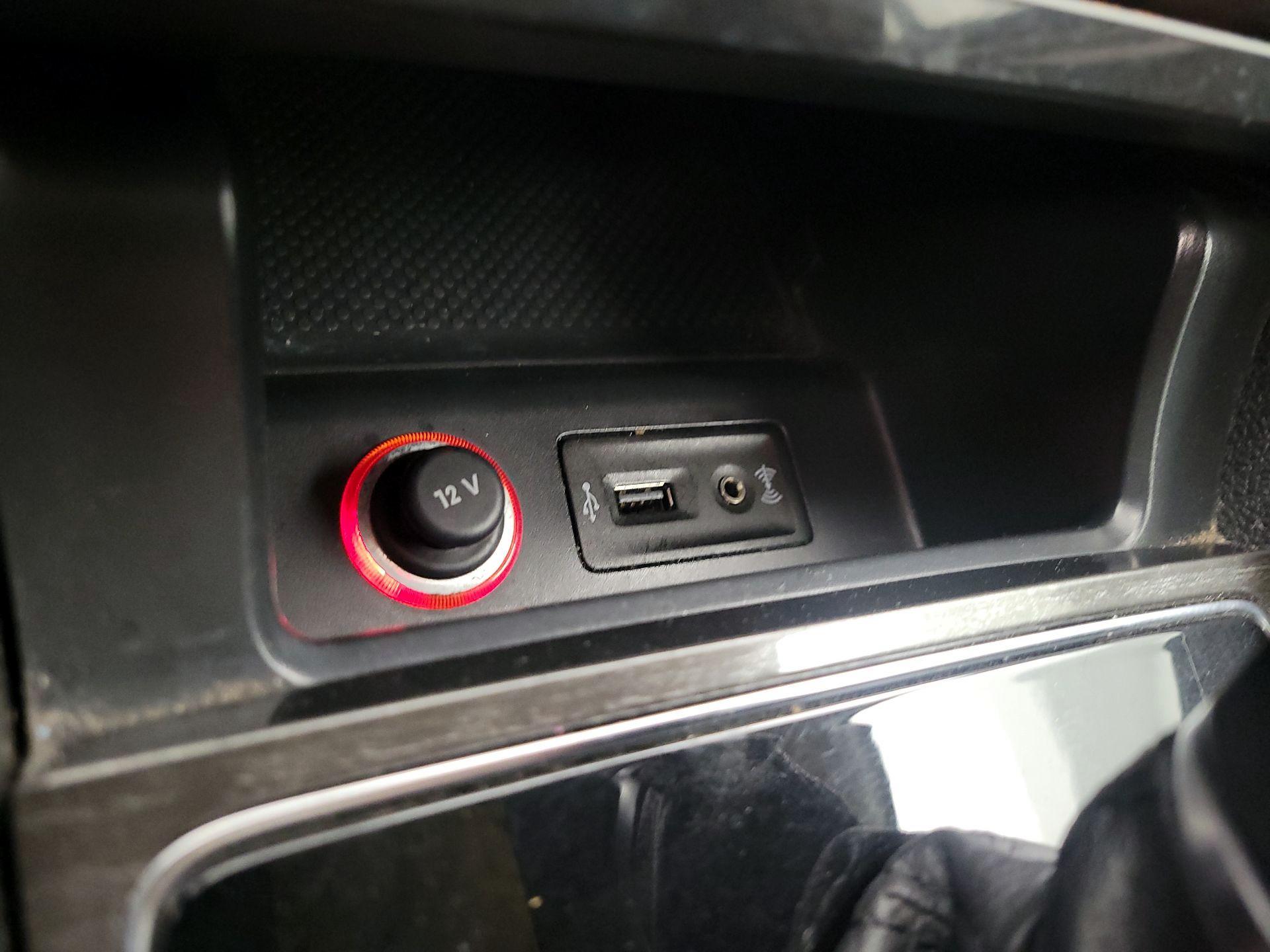 Thumbnail: 2016 Volkswagen Passat - 18