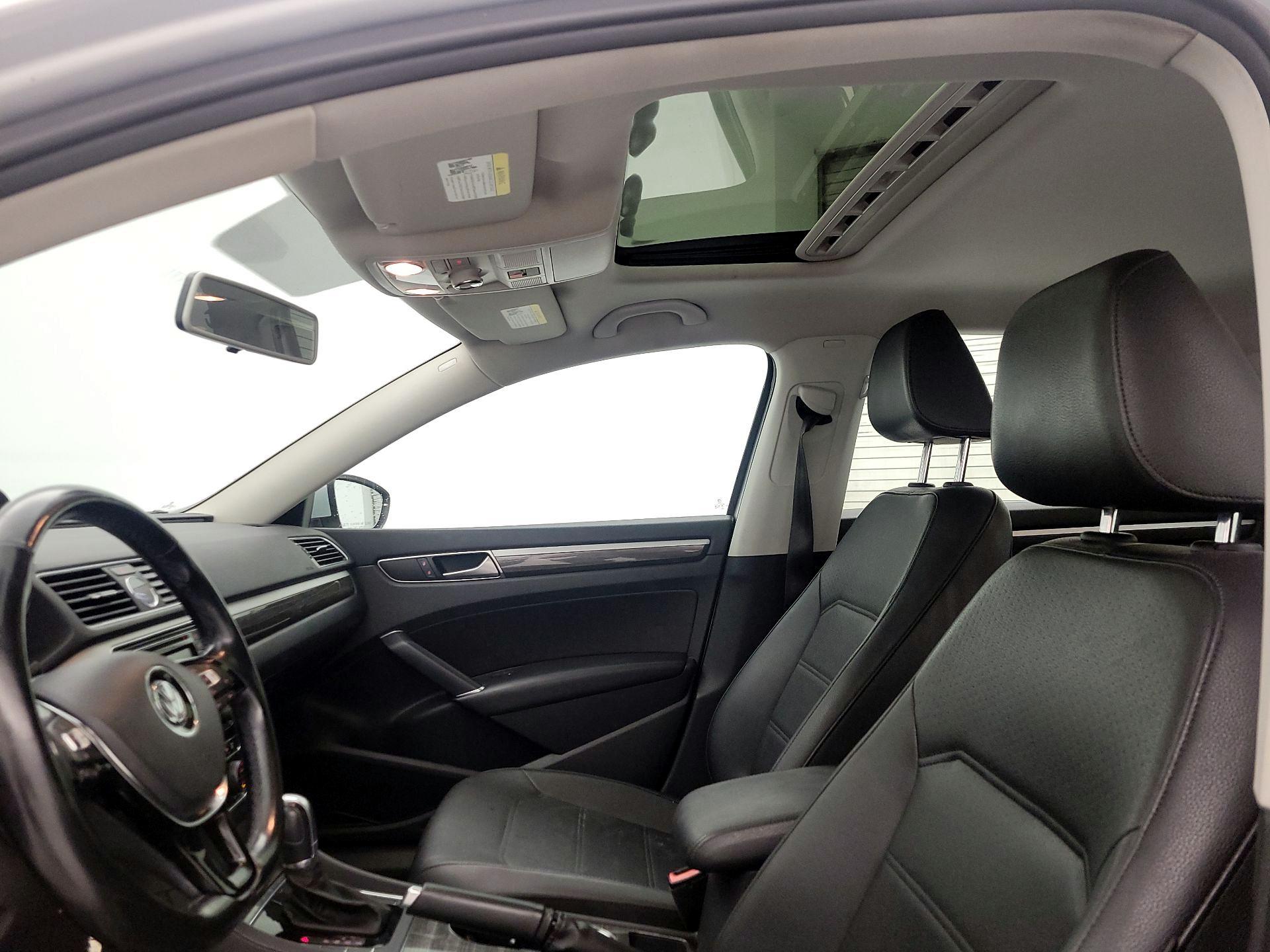 Thumbnail: 2016 Volkswagen Passat - 19