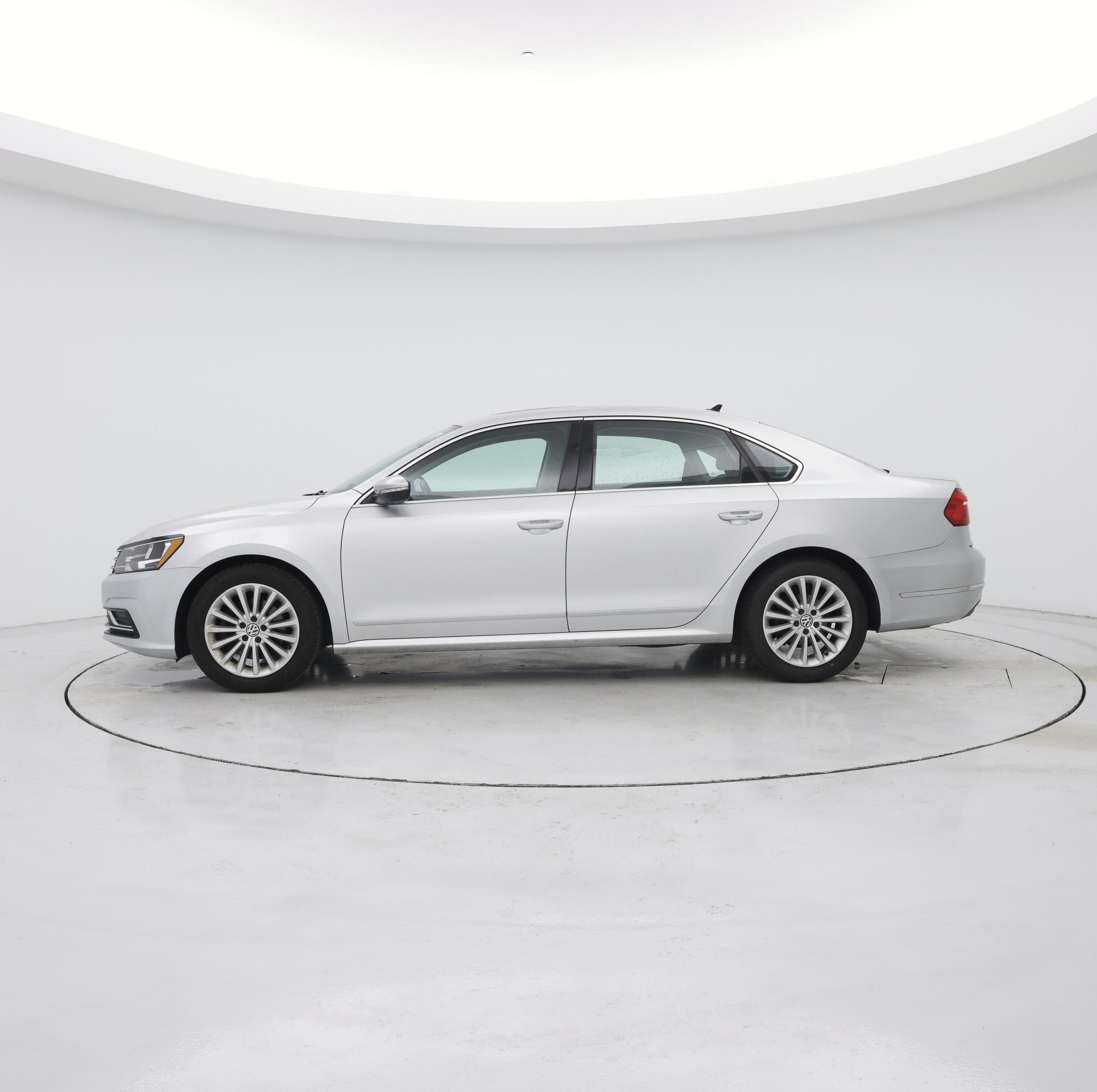 Thumbnail: 2016 Volkswagen Passat - 3