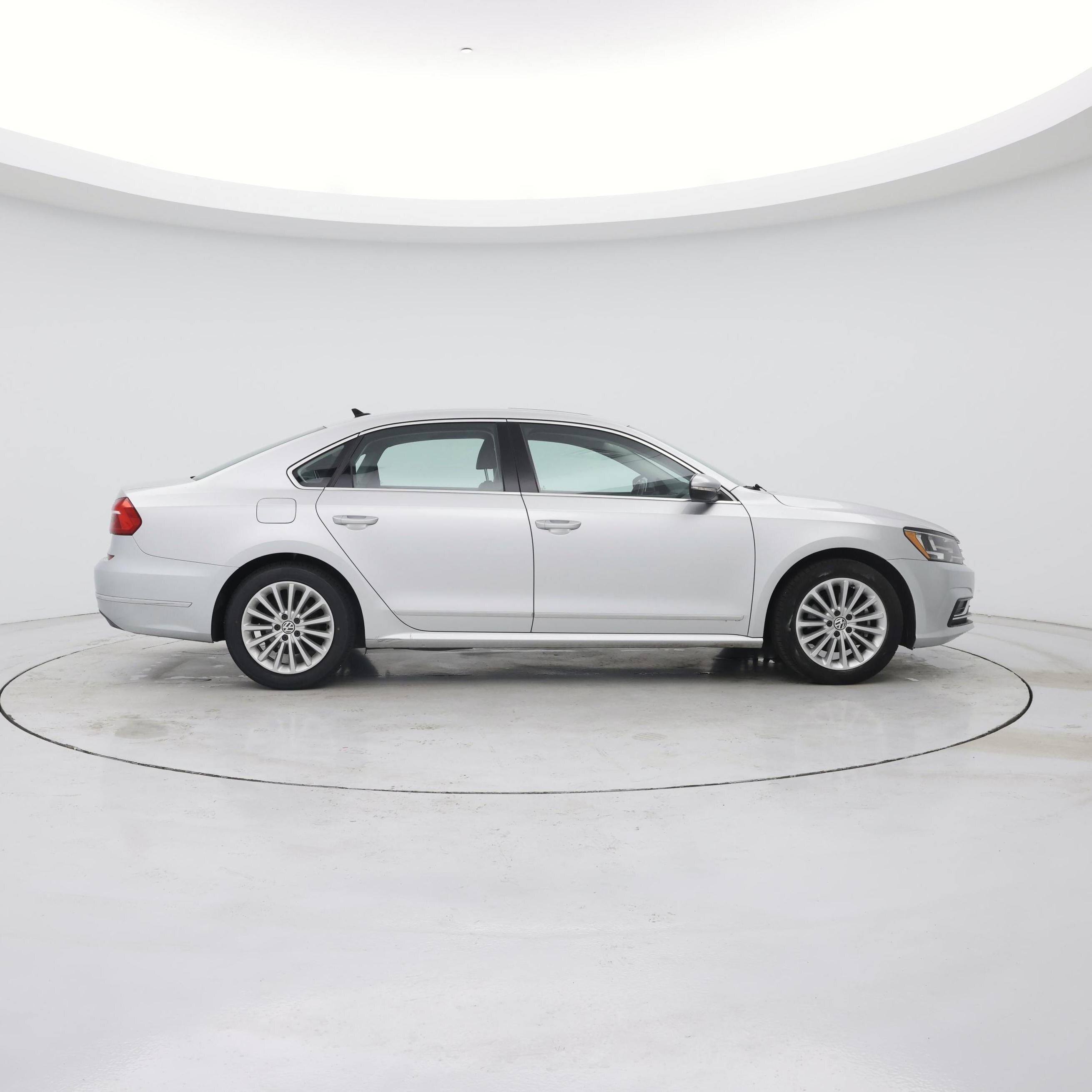 Thumbnail: 2016 Volkswagen Passat - 7