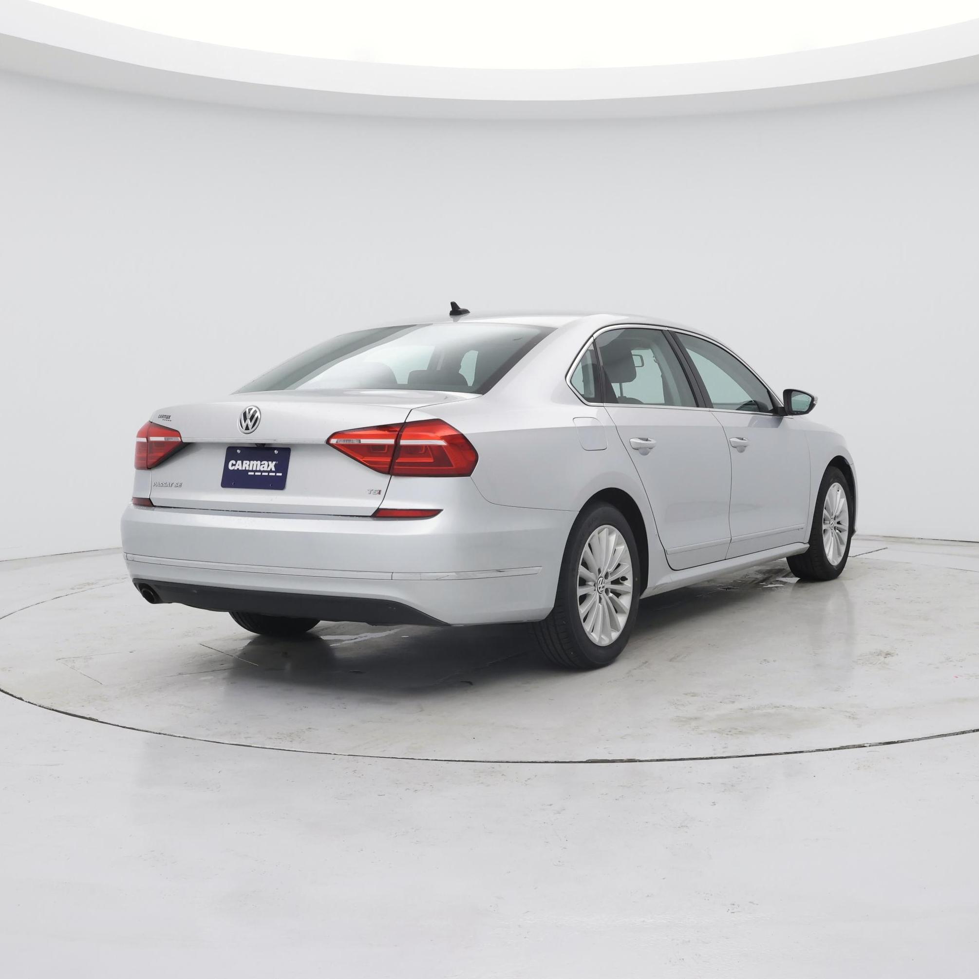 Thumbnail: 2016 Volkswagen Passat - 8