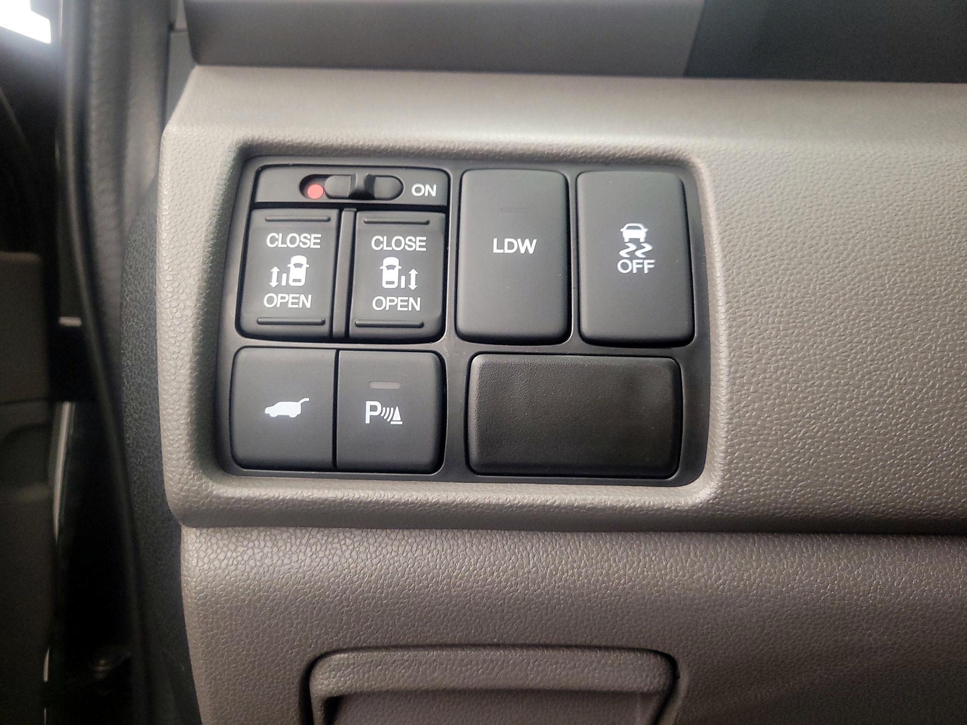 Thumbnail: 2015 Honda Odyssey - 13