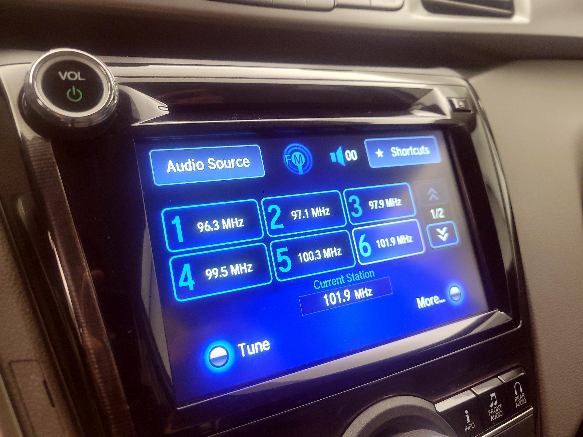 Thumbnail: 2015 Honda Odyssey - 16