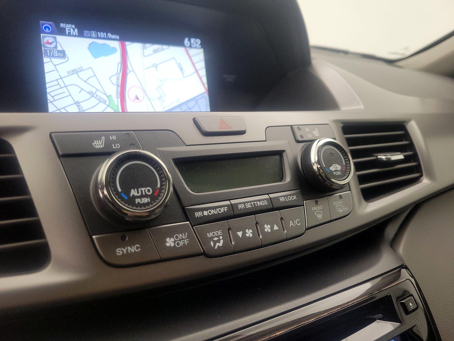 Thumbnail: 2015 Honda Odyssey - 17