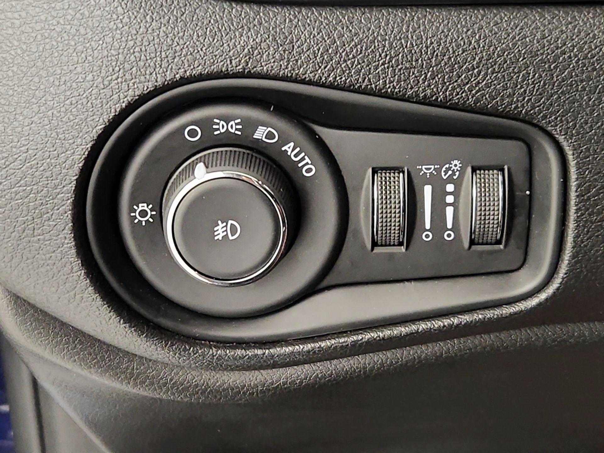 Thumbnail: 2018 Jeep Renegade - 13