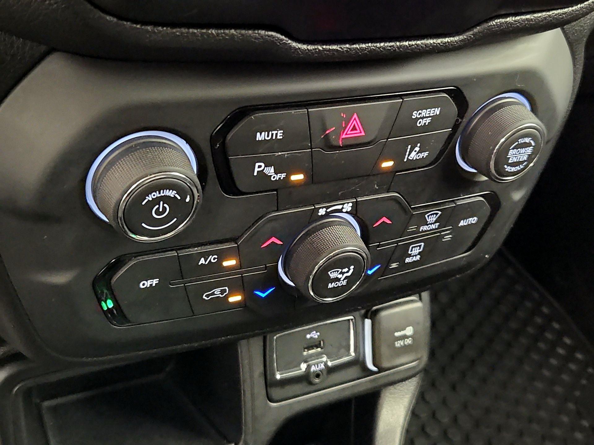 Thumbnail: 2018 Jeep Renegade - 16