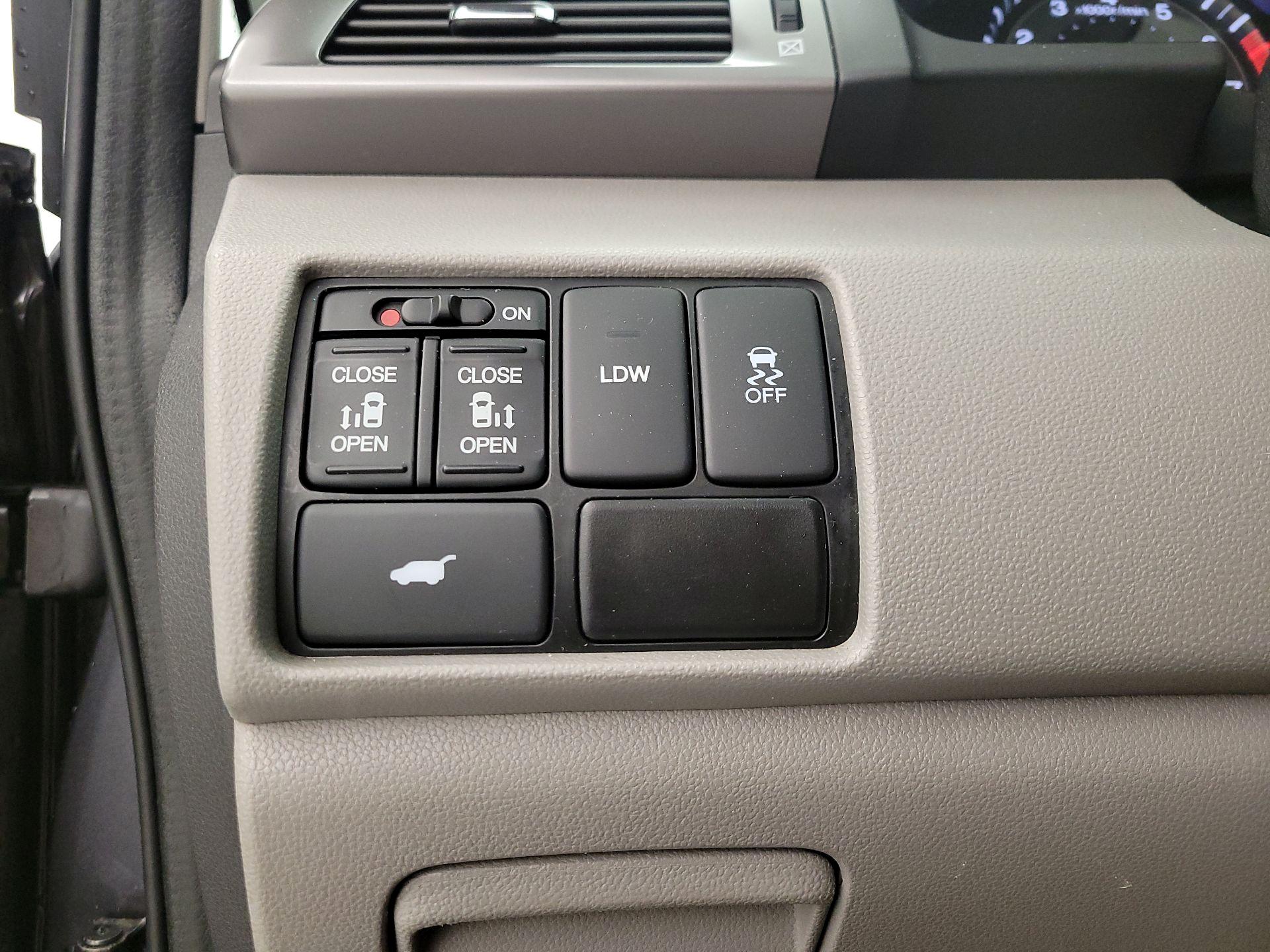 Thumbnail: 2015 Honda Odyssey - 13