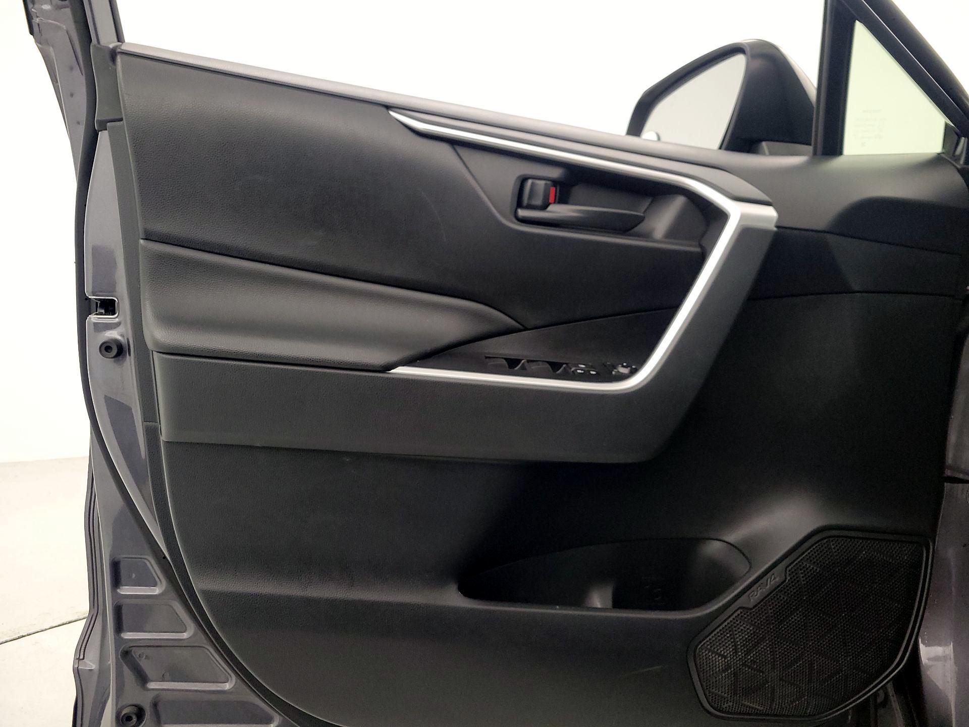 Thumbnail: 2019 Toyota RAV4 - 12