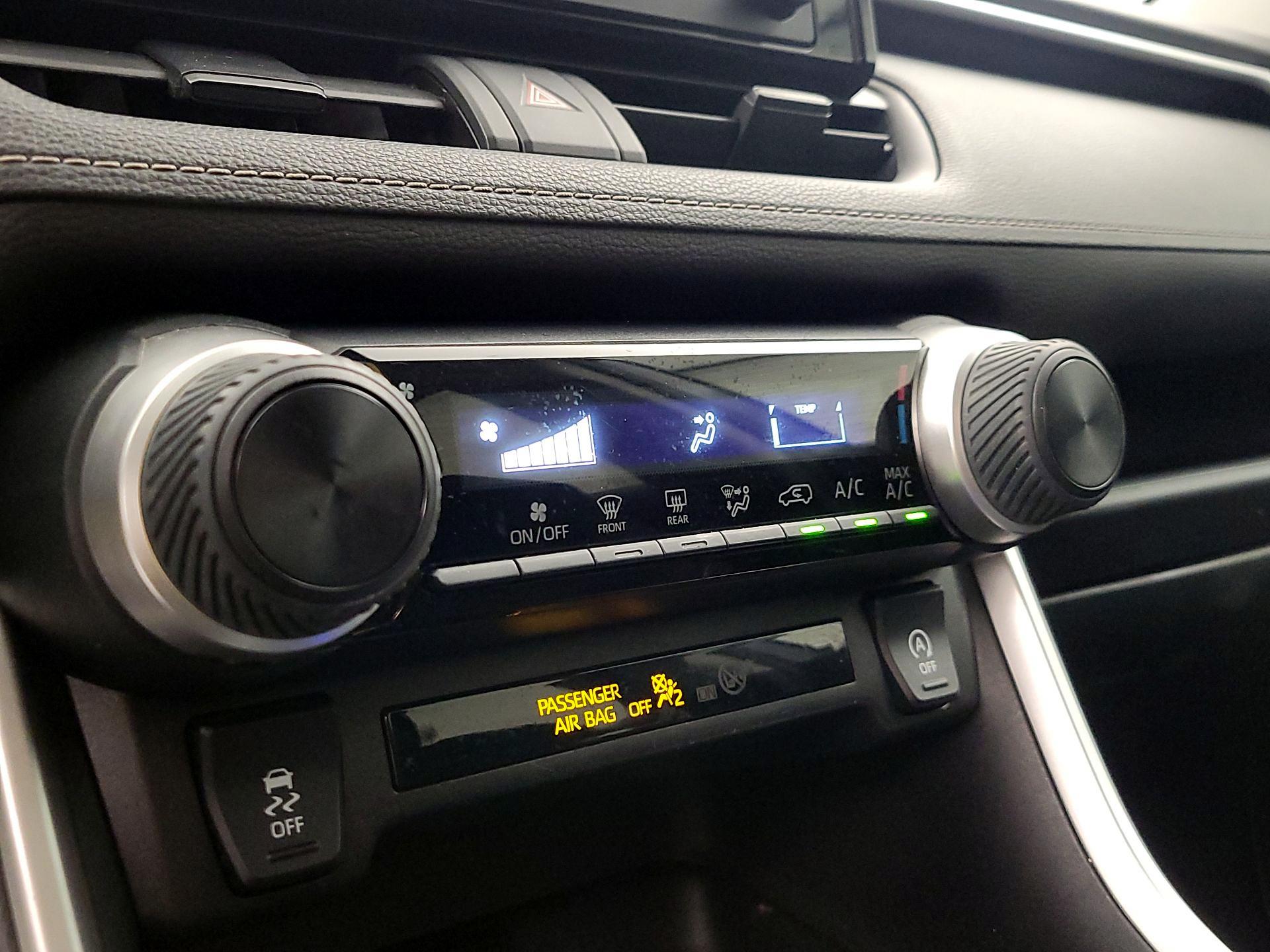 Thumbnail: 2019 Toyota RAV4 - 16