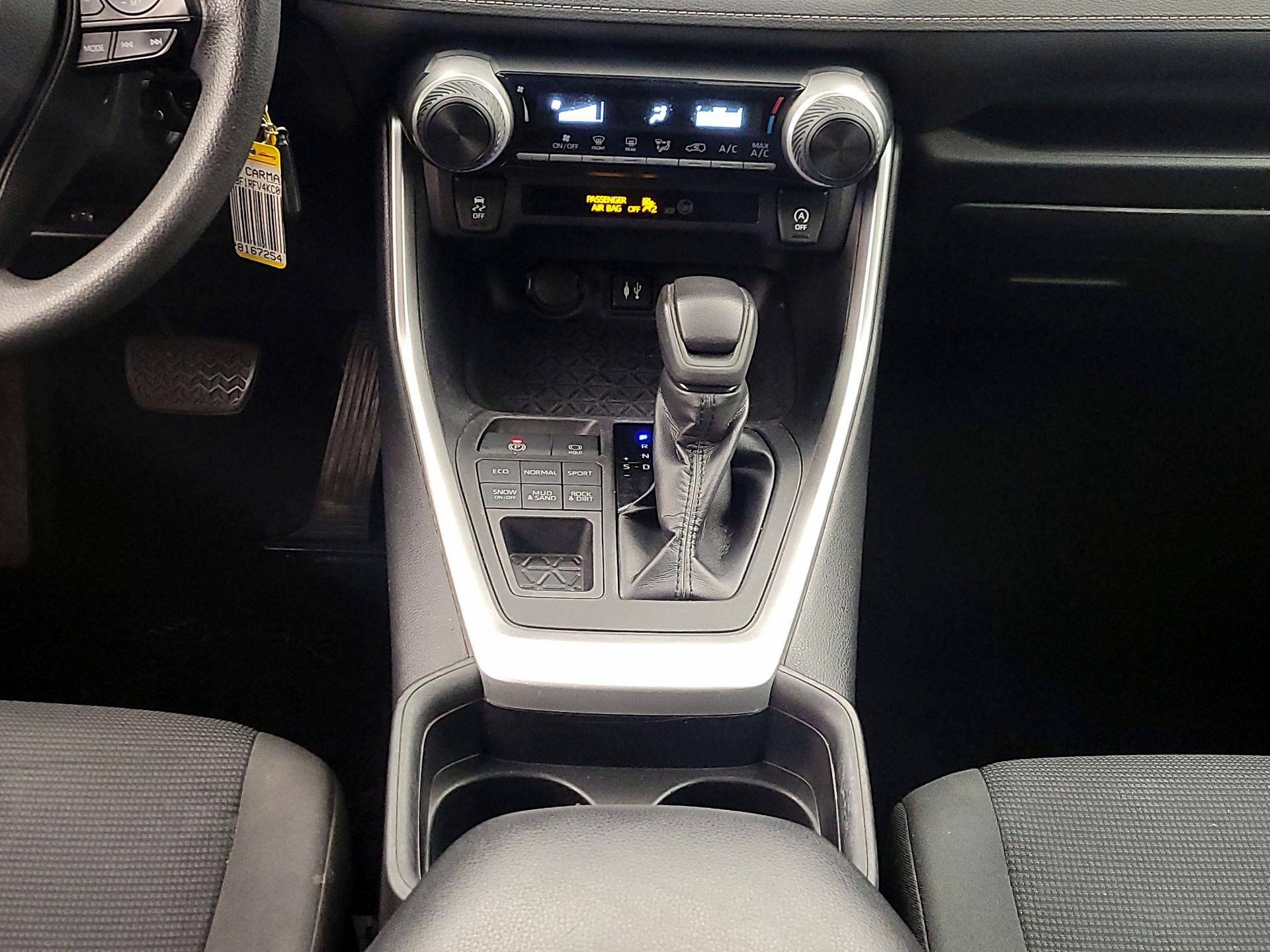 Thumbnail: 2019 Toyota RAV4 - 17