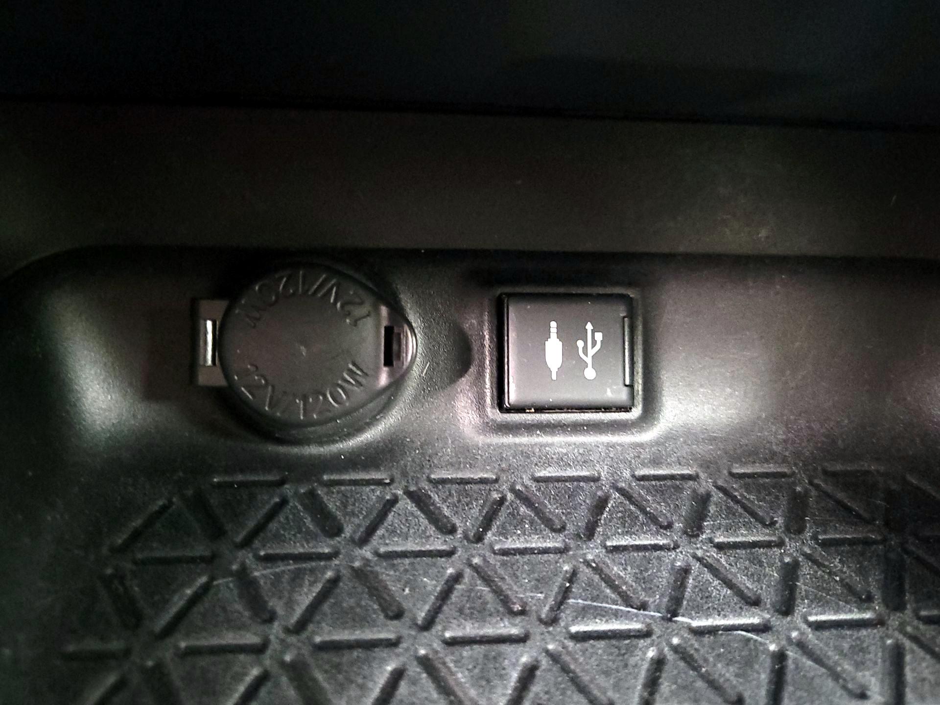 Thumbnail: 2019 Toyota RAV4 - 18