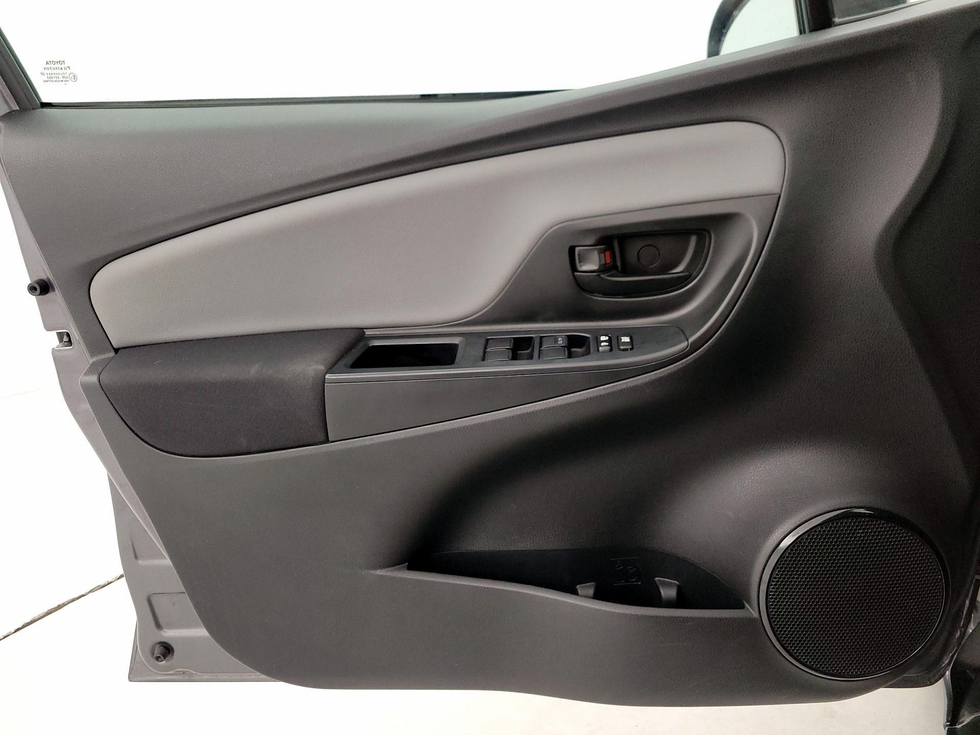 Thumbnail: 2015 Toyota Yaris - 12