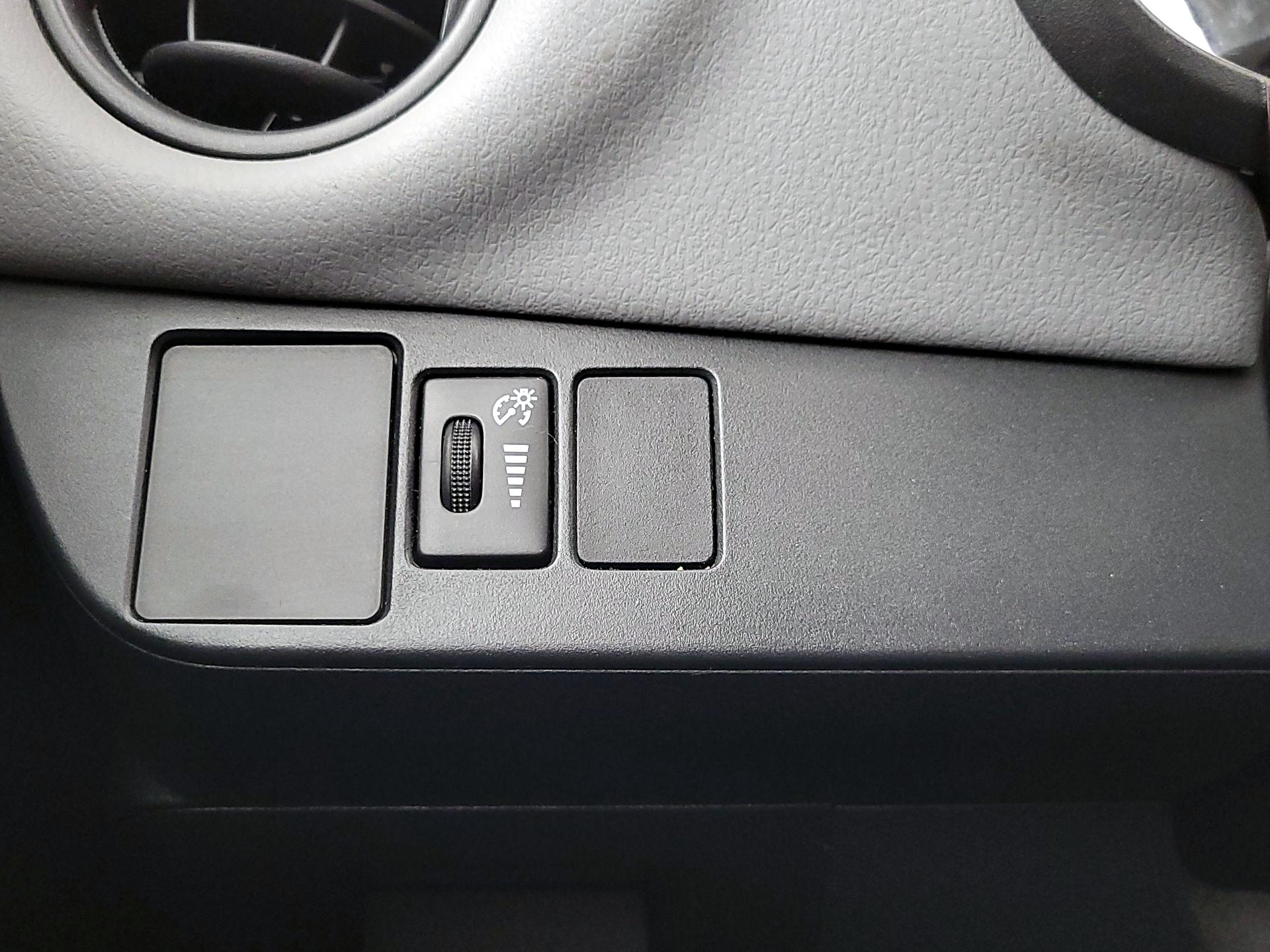 Thumbnail: 2015 Toyota Yaris - 13