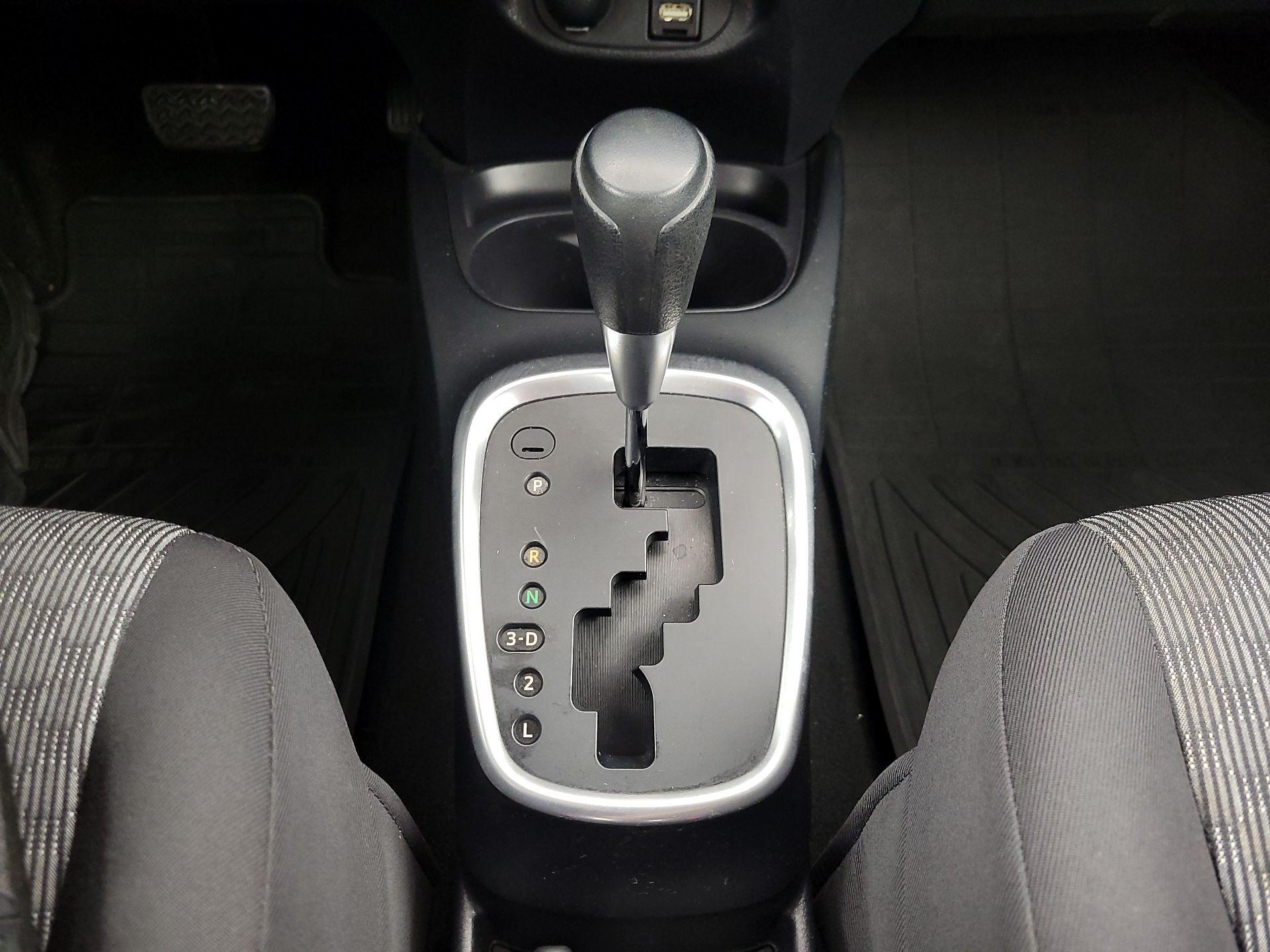 Thumbnail: 2015 Toyota Yaris - 16