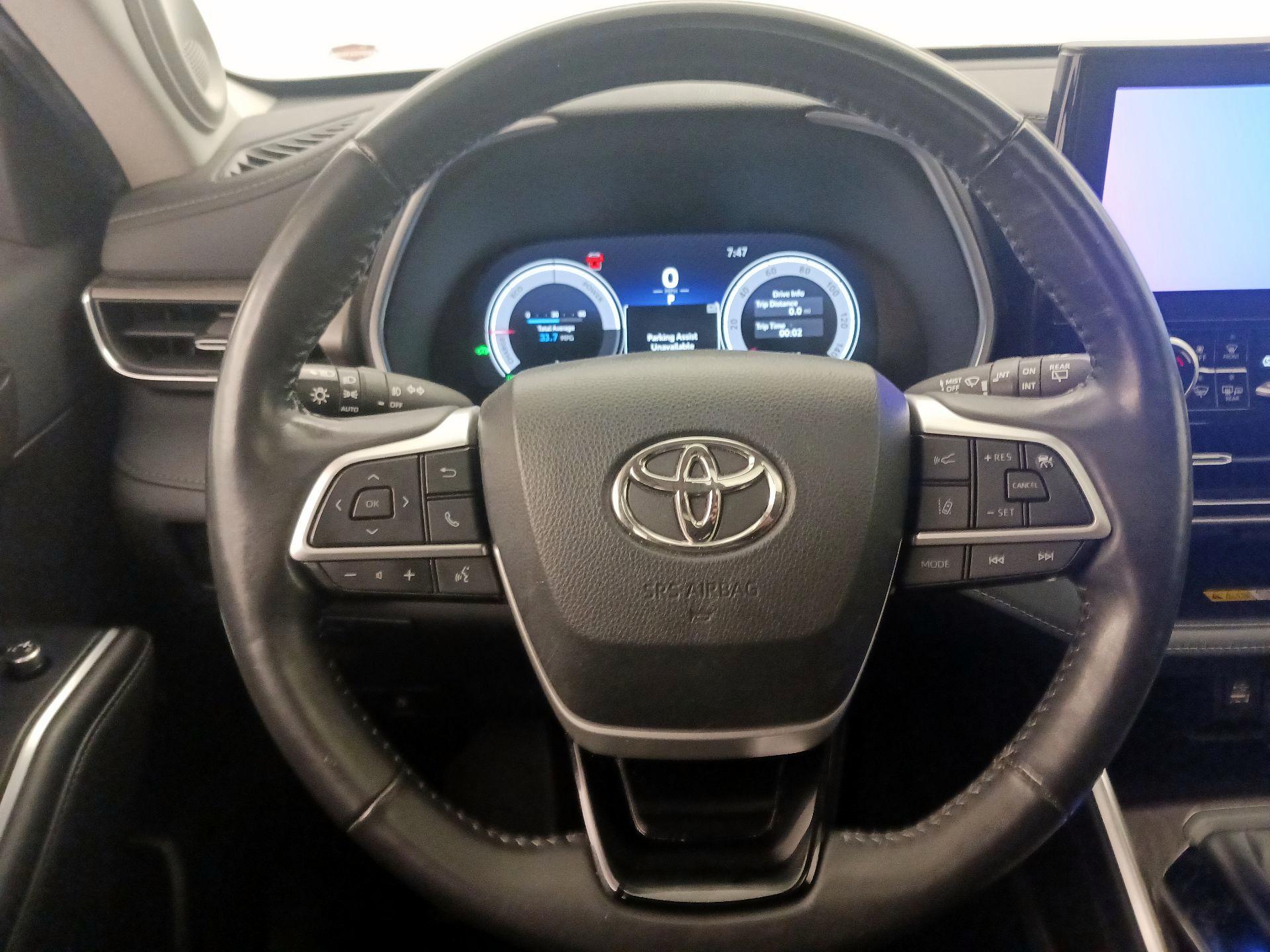 Thumbnail: 2023 Toyota Highlander - 10