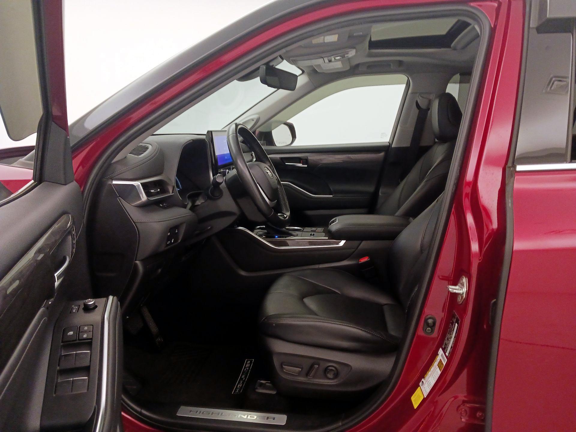 Thumbnail: 2023 Toyota Highlander - 11