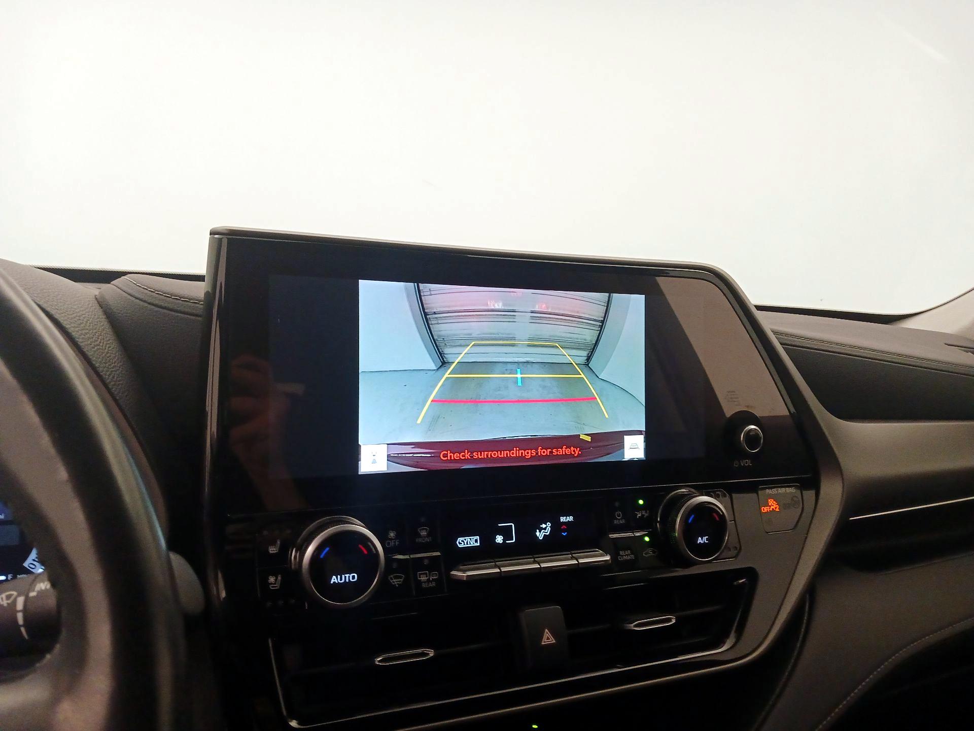 Thumbnail: 2023 Toyota Highlander - 14