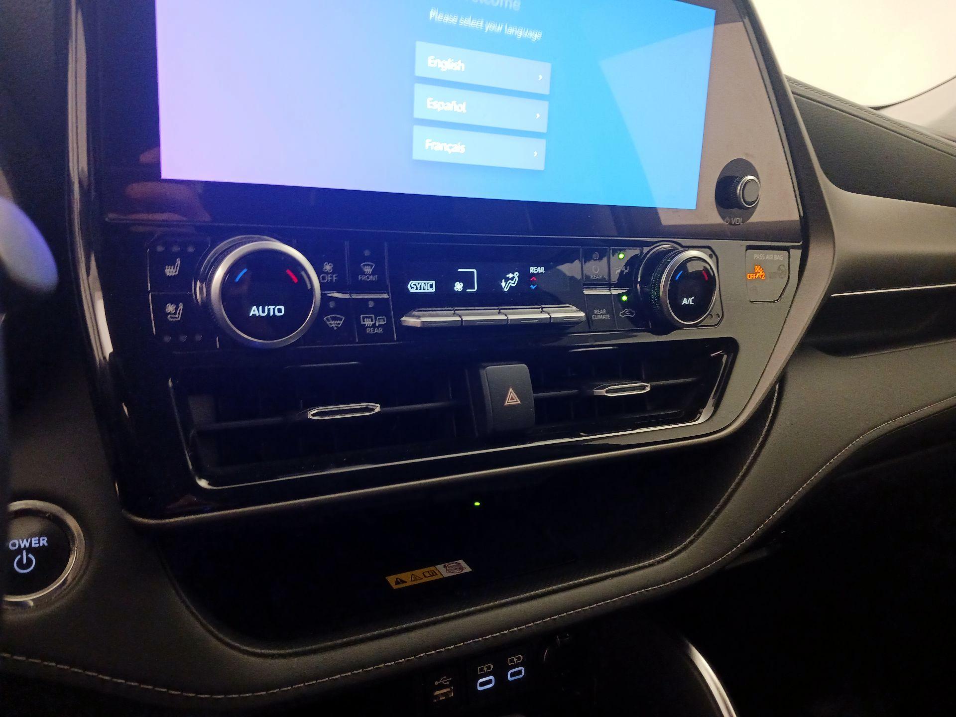 Thumbnail: 2023 Toyota Highlander - 16