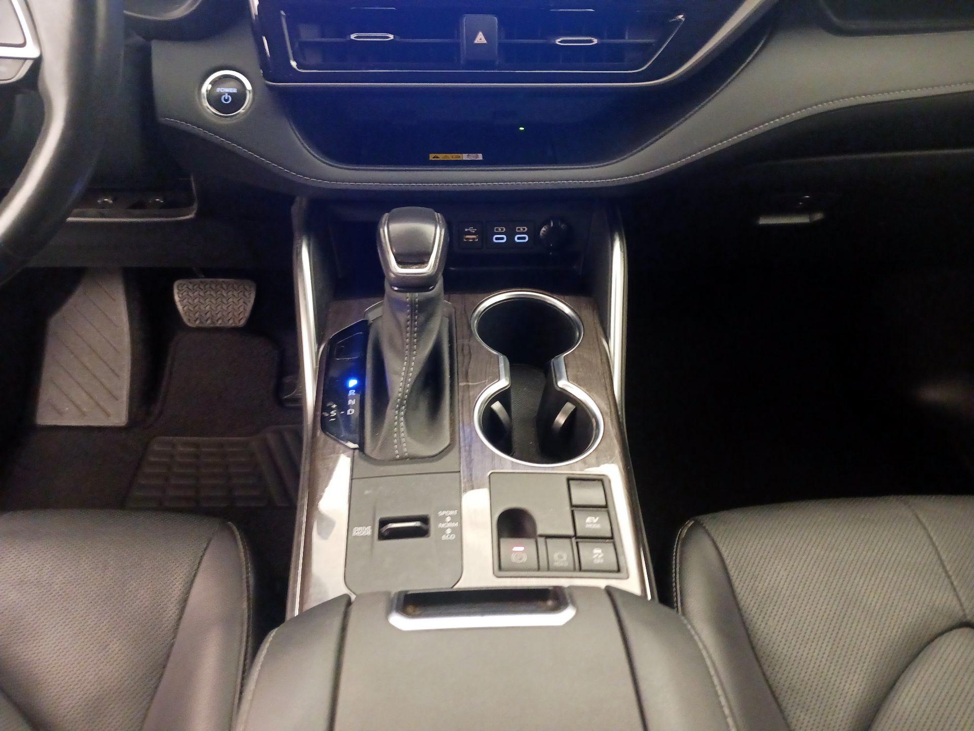 Thumbnail: 2023 Toyota Highlander - 17