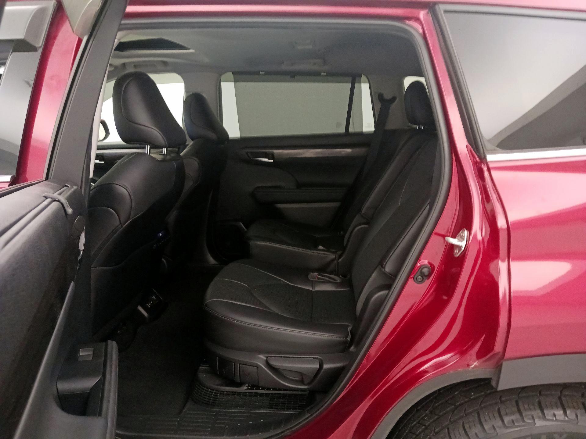 Thumbnail: 2023 Toyota Highlander - 20