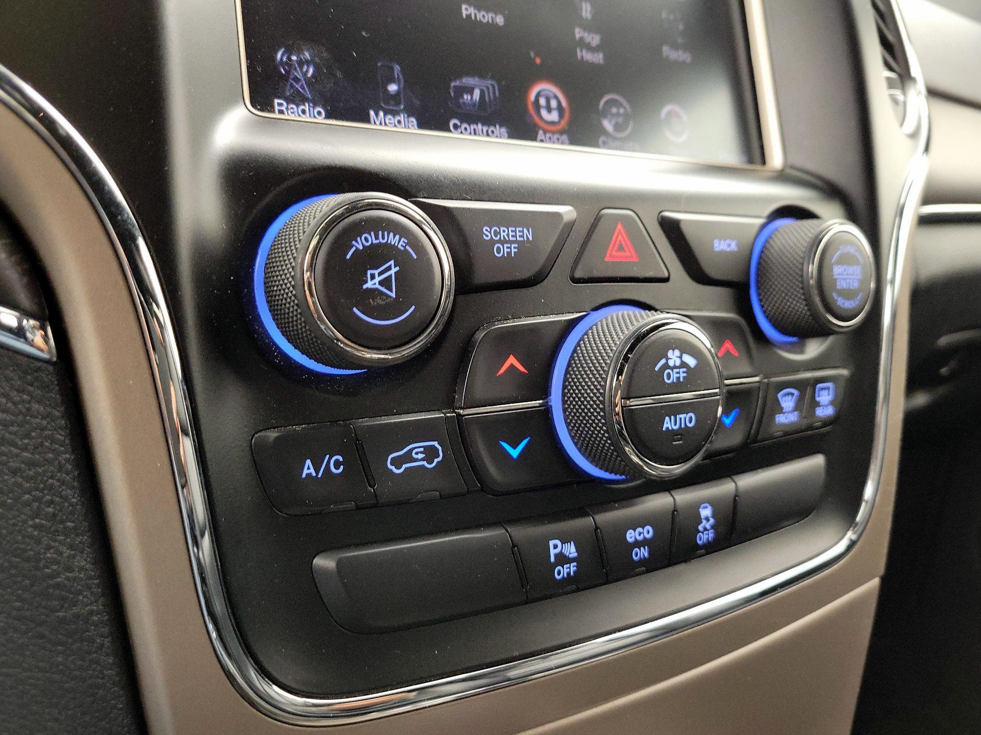 Thumbnail: 2015 Jeep Grand Cherokee - 17