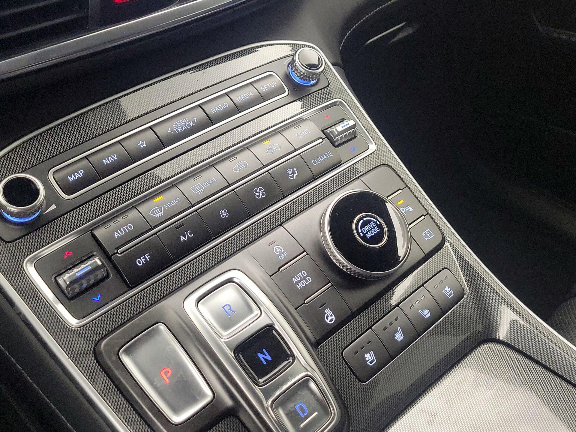 Thumbnail: 2022 Hyundai Santa Fe - 17