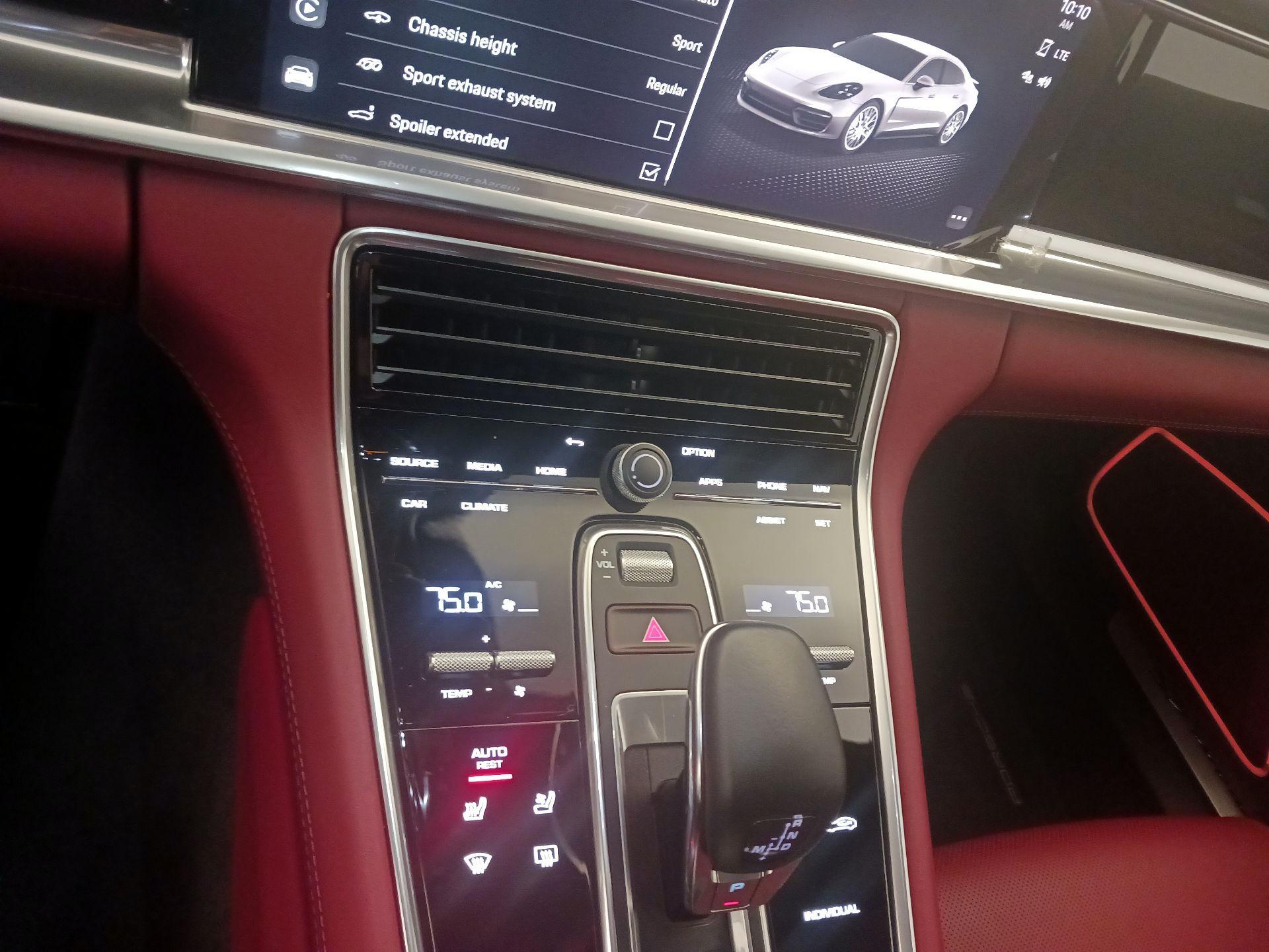 Thumbnail: 2023 Porsche Panamera - 17