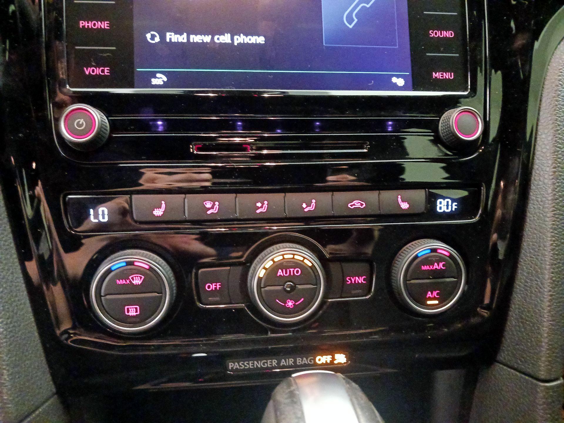 Thumbnail: 2022 Volkswagen Passat - 16