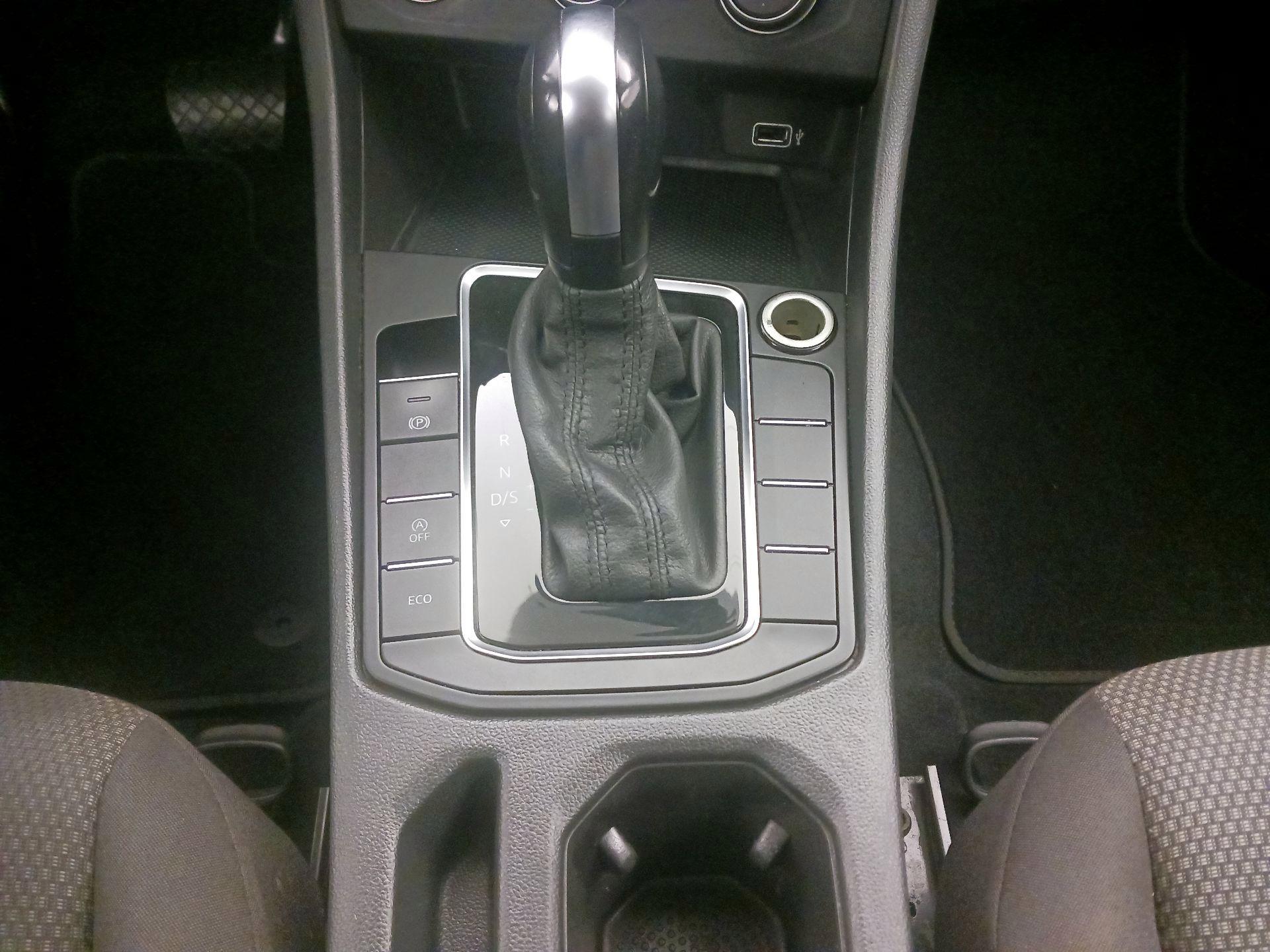 Thumbnail: 2019 Volkswagen Jetta - 17